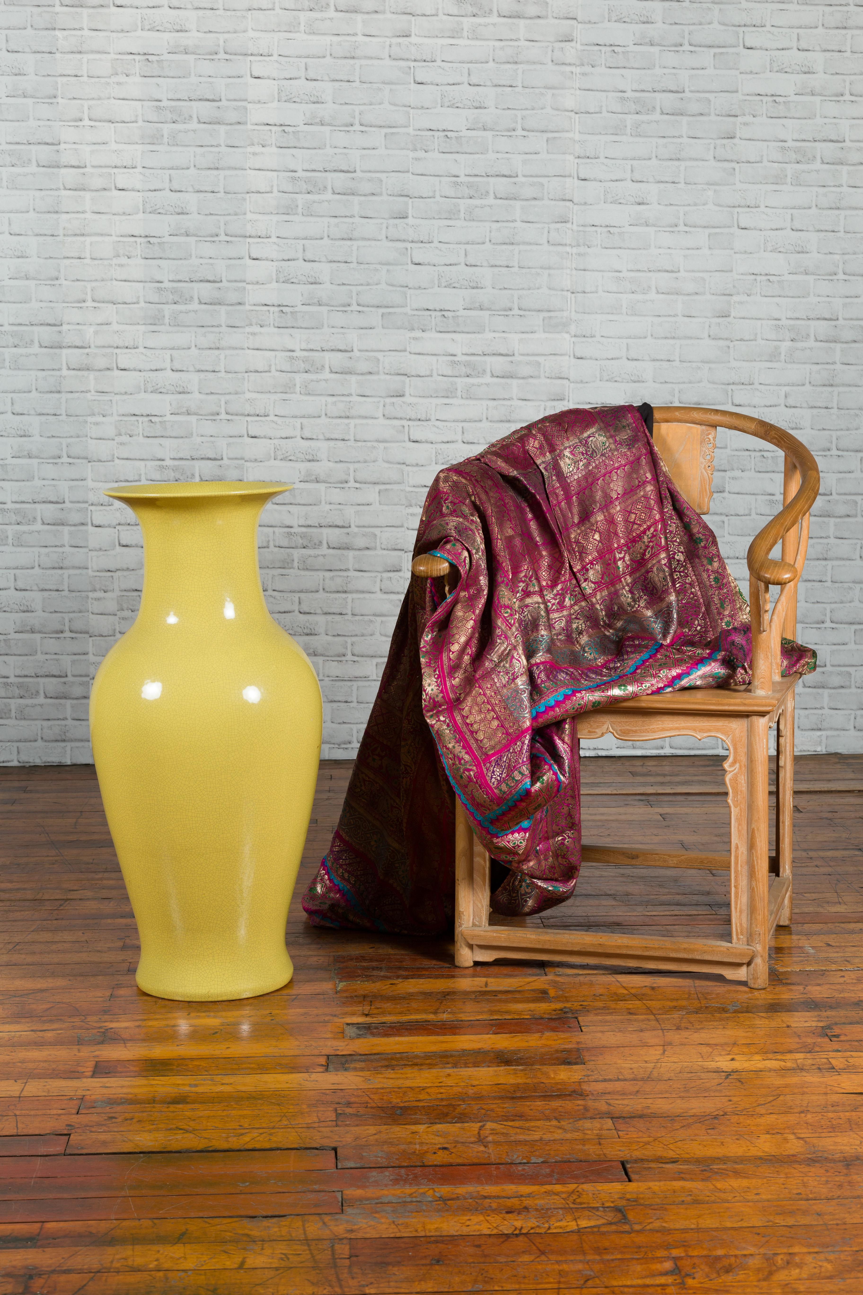 Extra große chinesische Vintage-Vase mit gelber Craquelé-Finish und ausgestelltem Mouth (Chinesisch)
