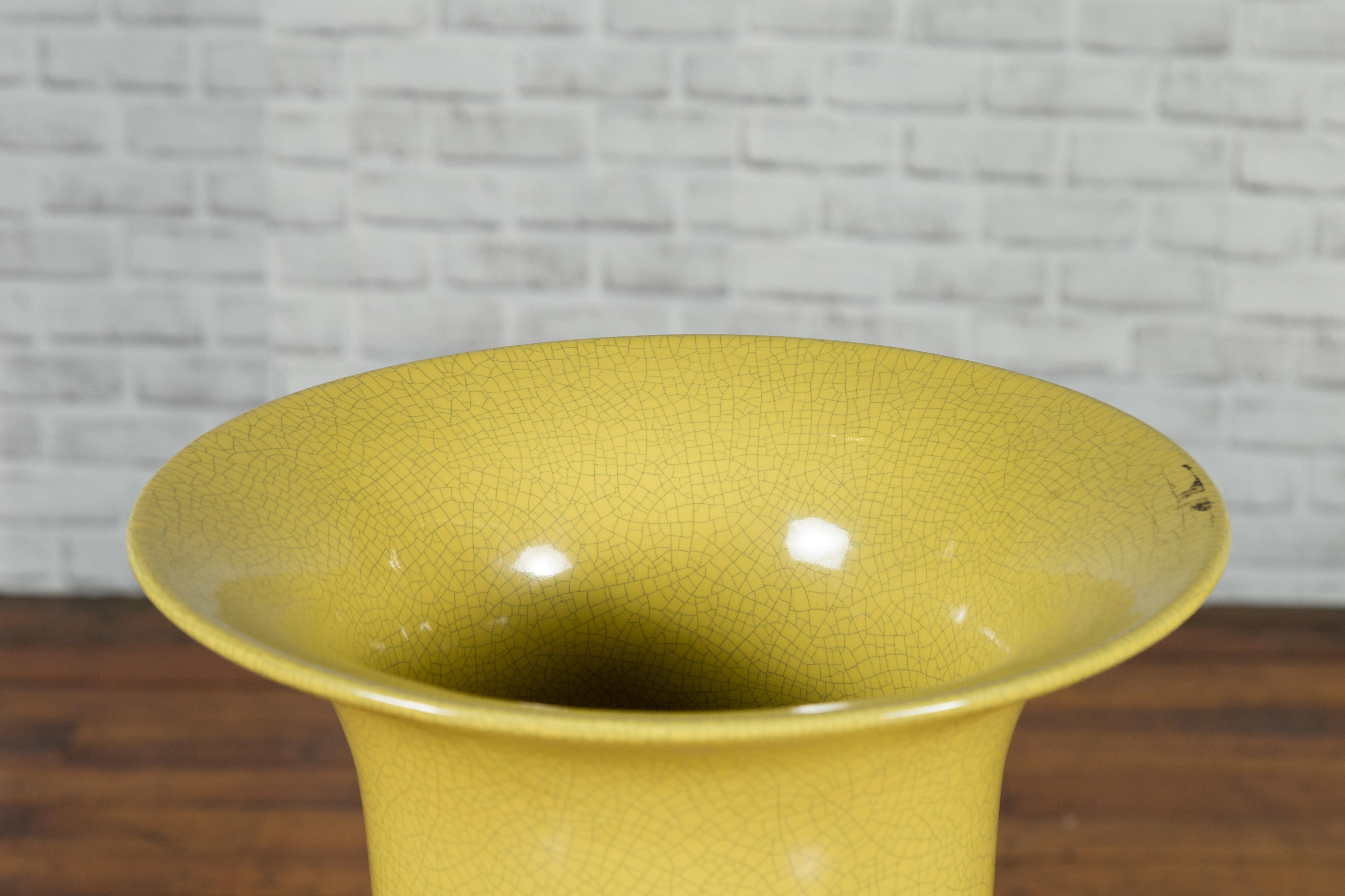 Extra große chinesische Vintage-Vase mit gelber Craquelé-Finish und ausgestelltem Mouth 2
