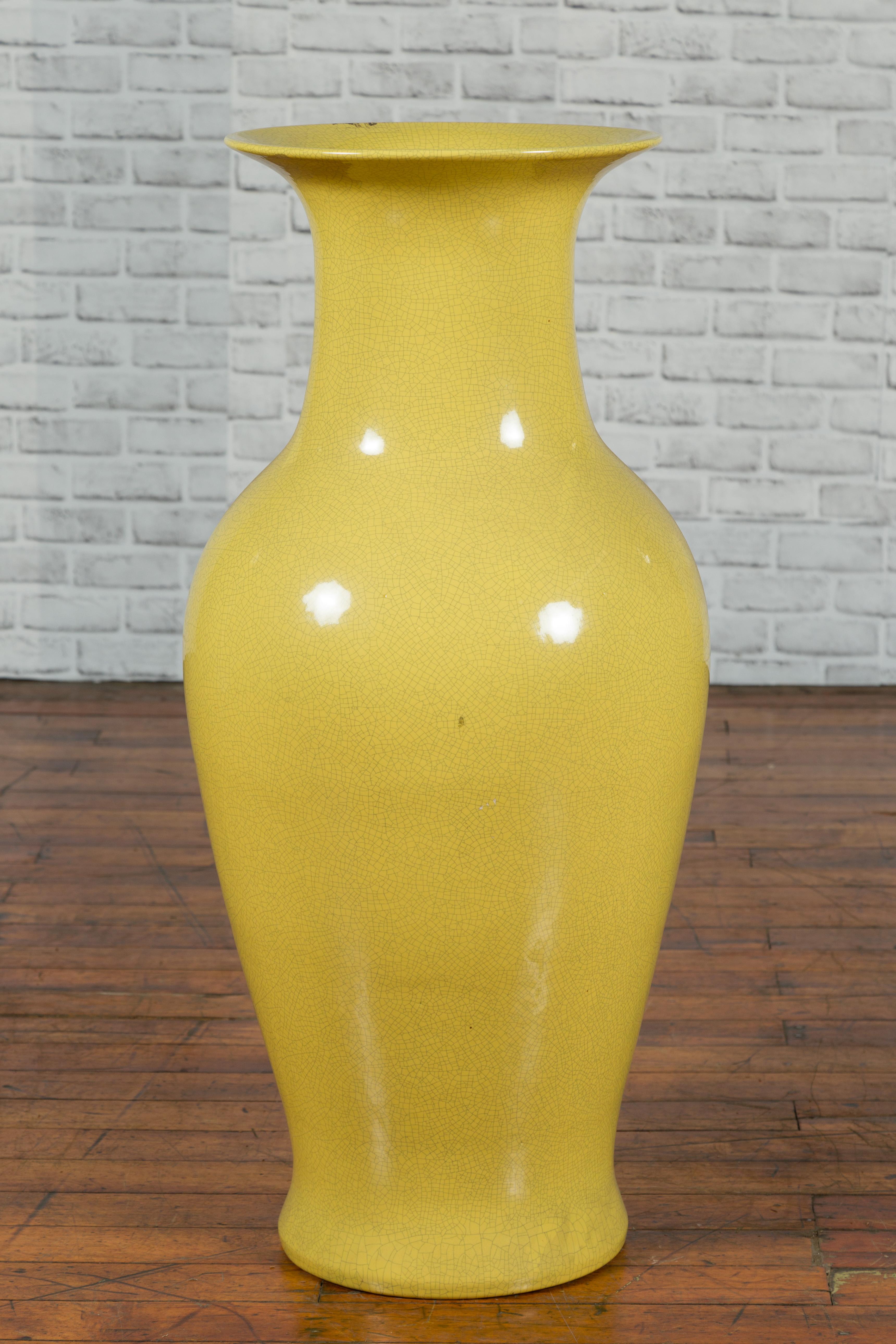 Chinese Extra Large Vintage Vase with Yellow Crackled Finish and Flaring Mouth For Sale 2