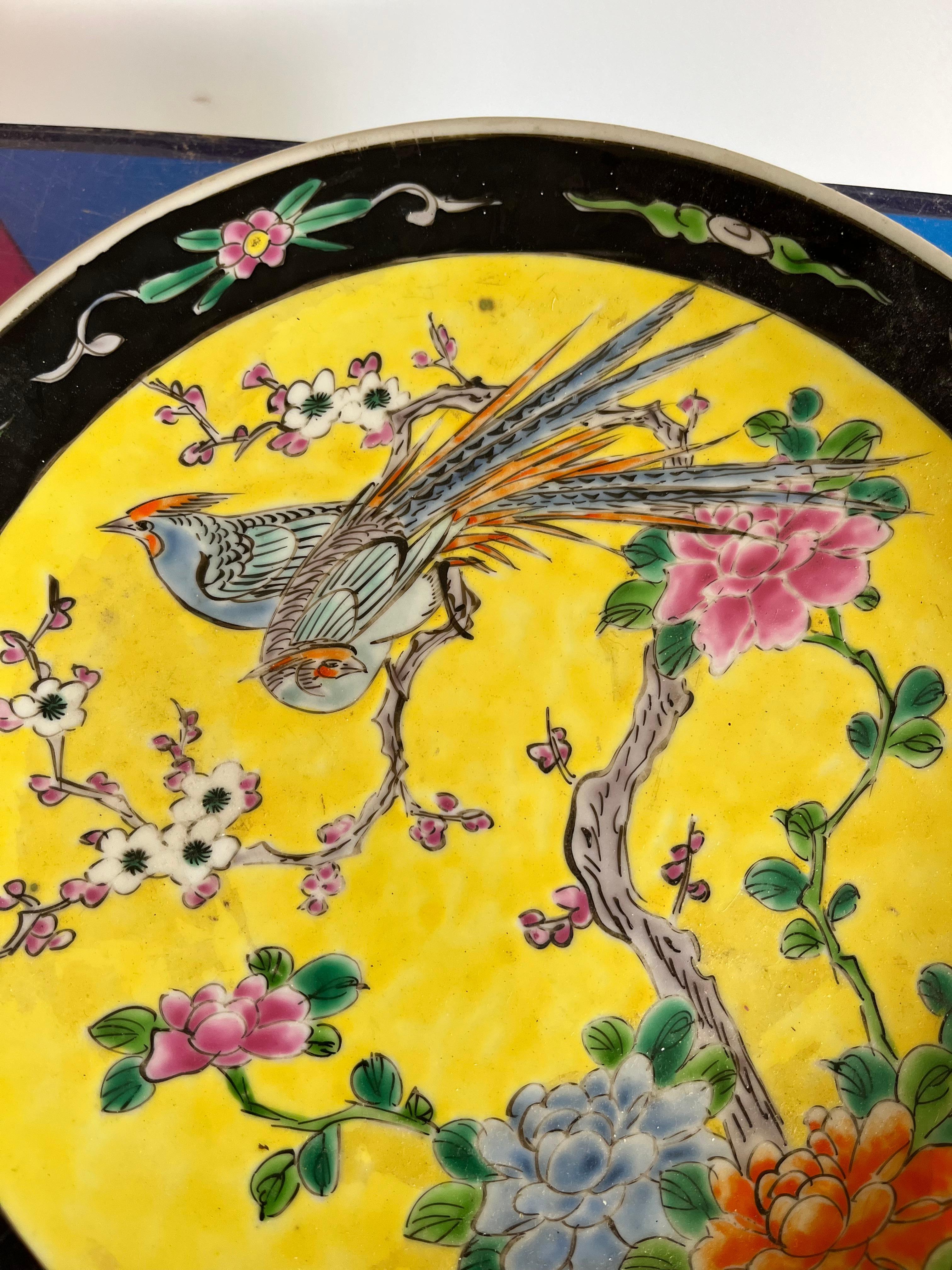 Chinese Famille Jaune Decorative Plate, Qing In Good Condition For Sale In Doylestown, PA