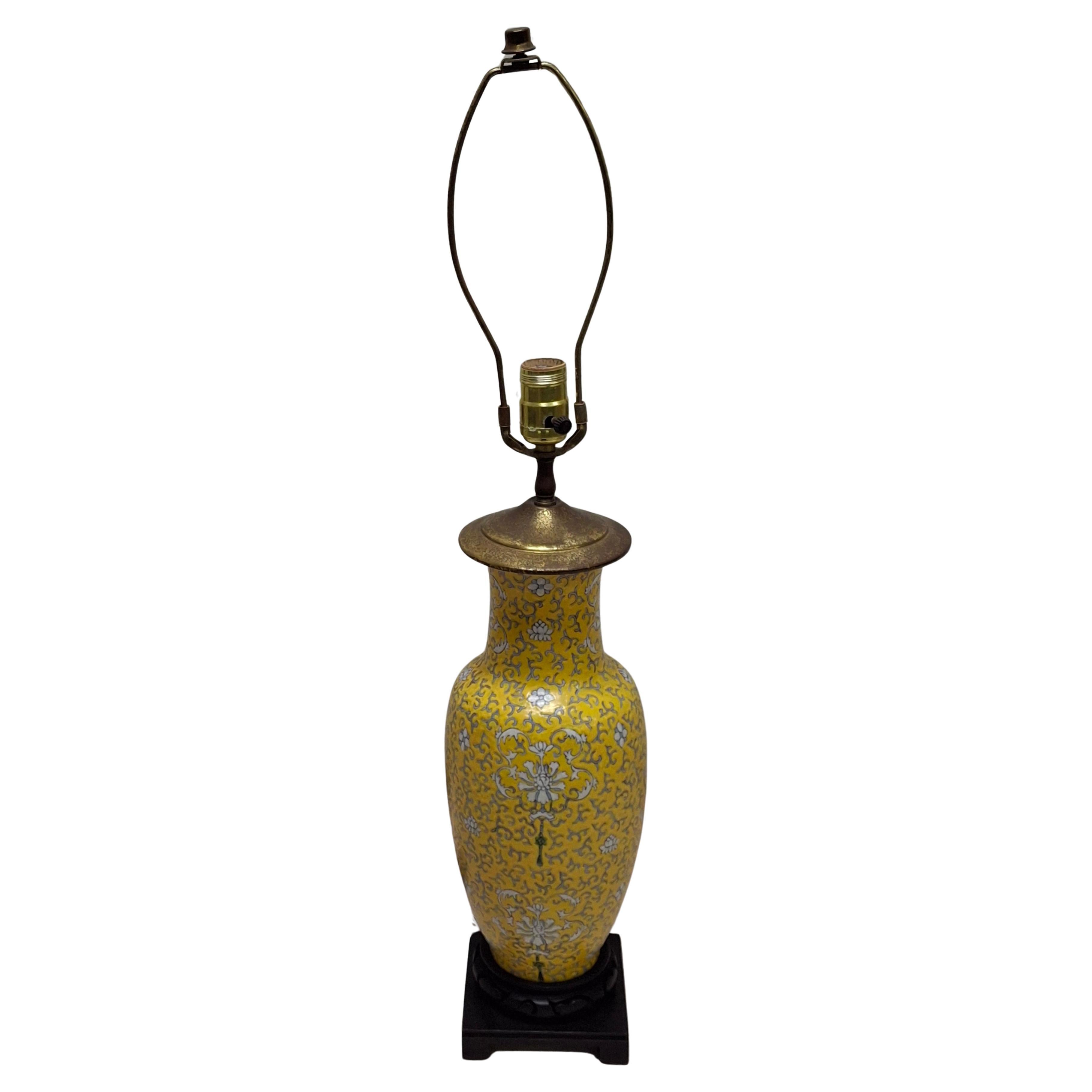Chinese Famille Jaune Enameled Porcelain Vase Mounted as Lamp en venta