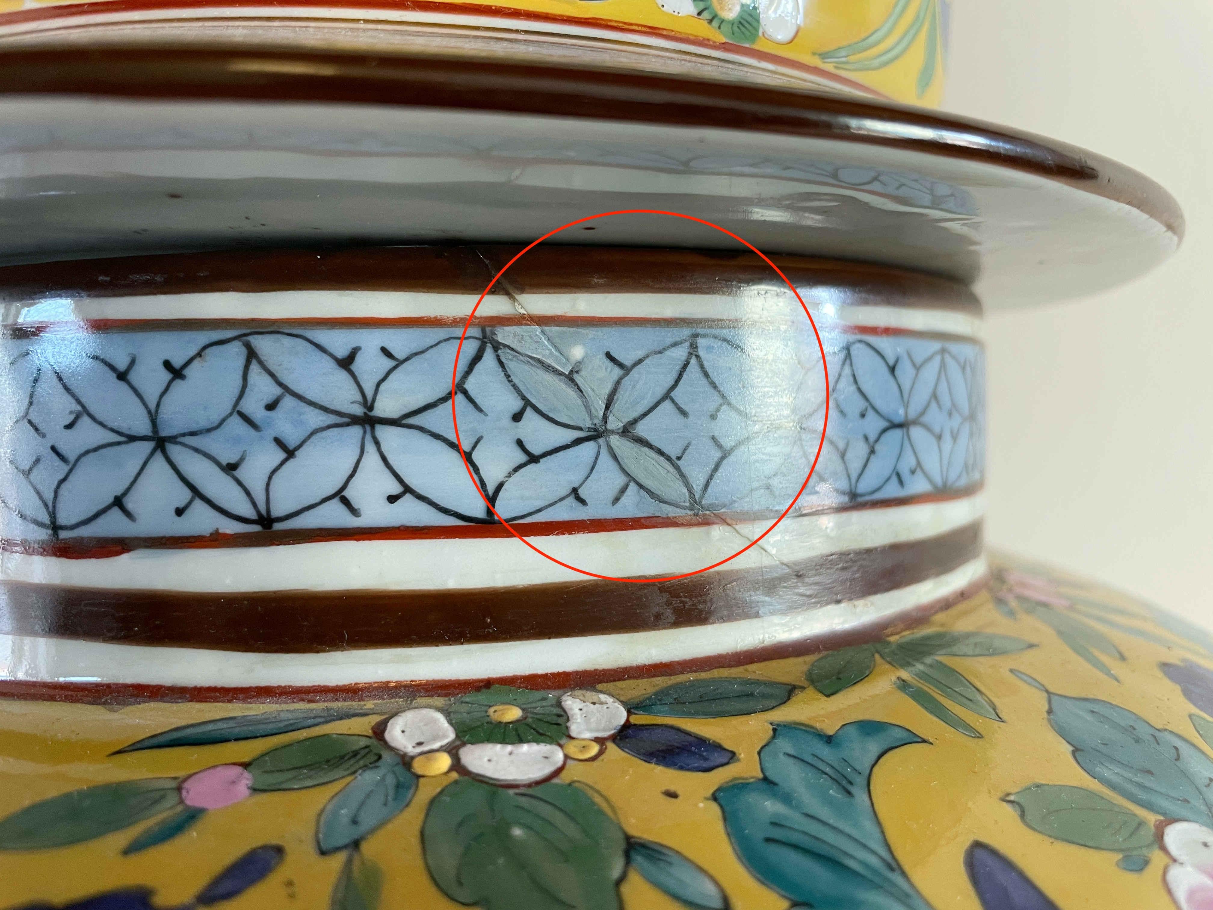 Jarra con tapa de porcelana china Famille Jaune en venta 5