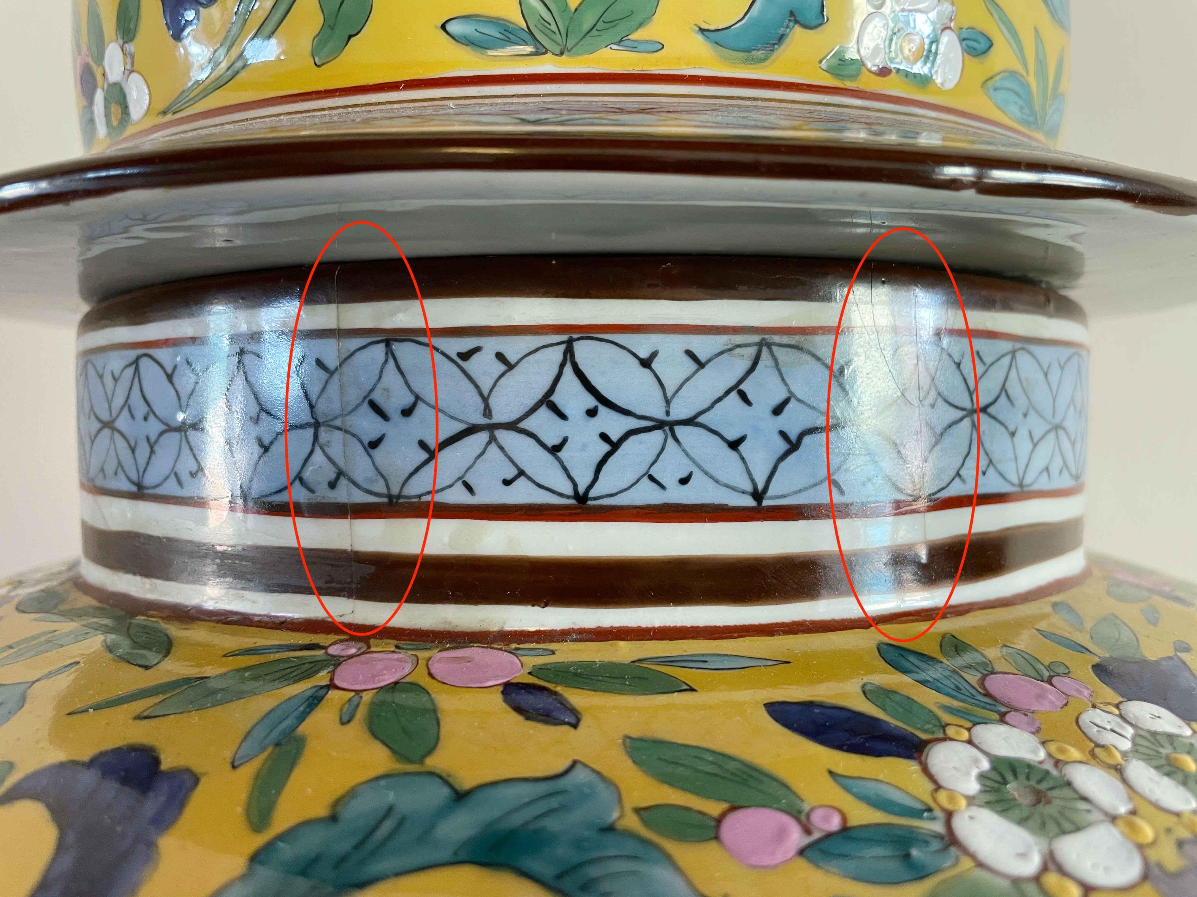Jarra con tapa de porcelana china Famille Jaune en venta 6