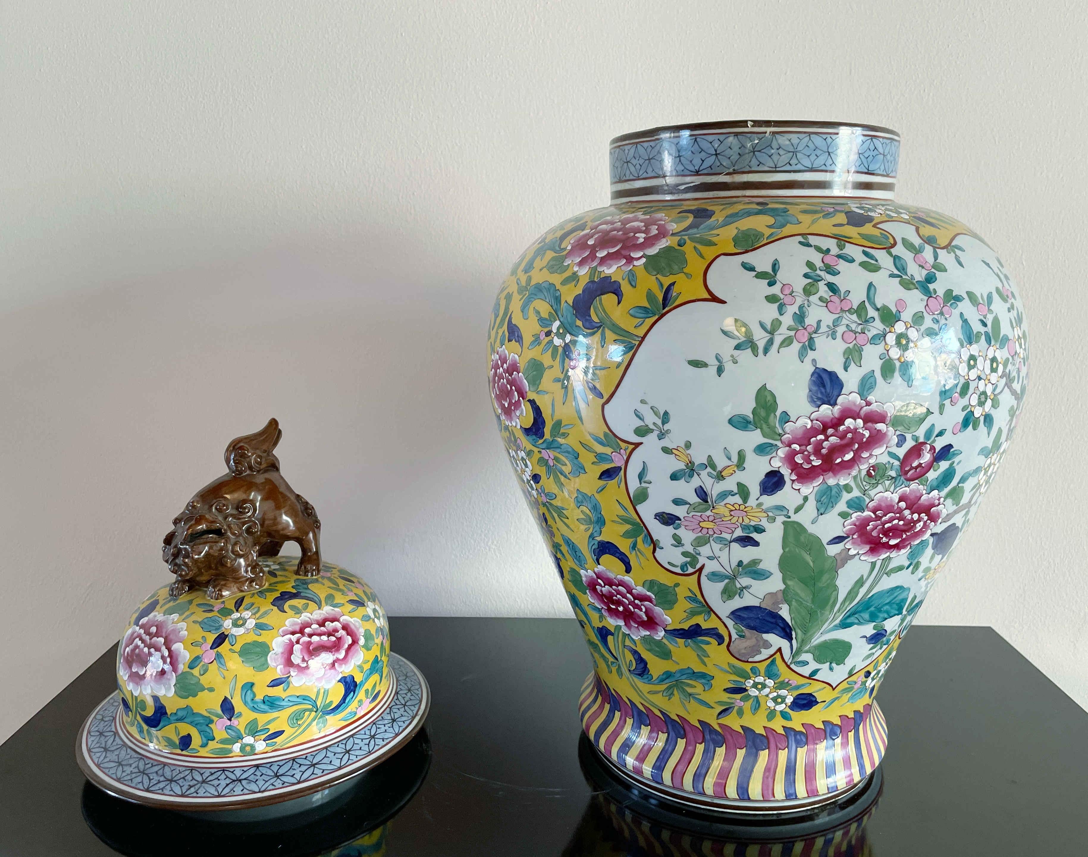 Jarra con tapa de porcelana china Famille Jaune en venta 8