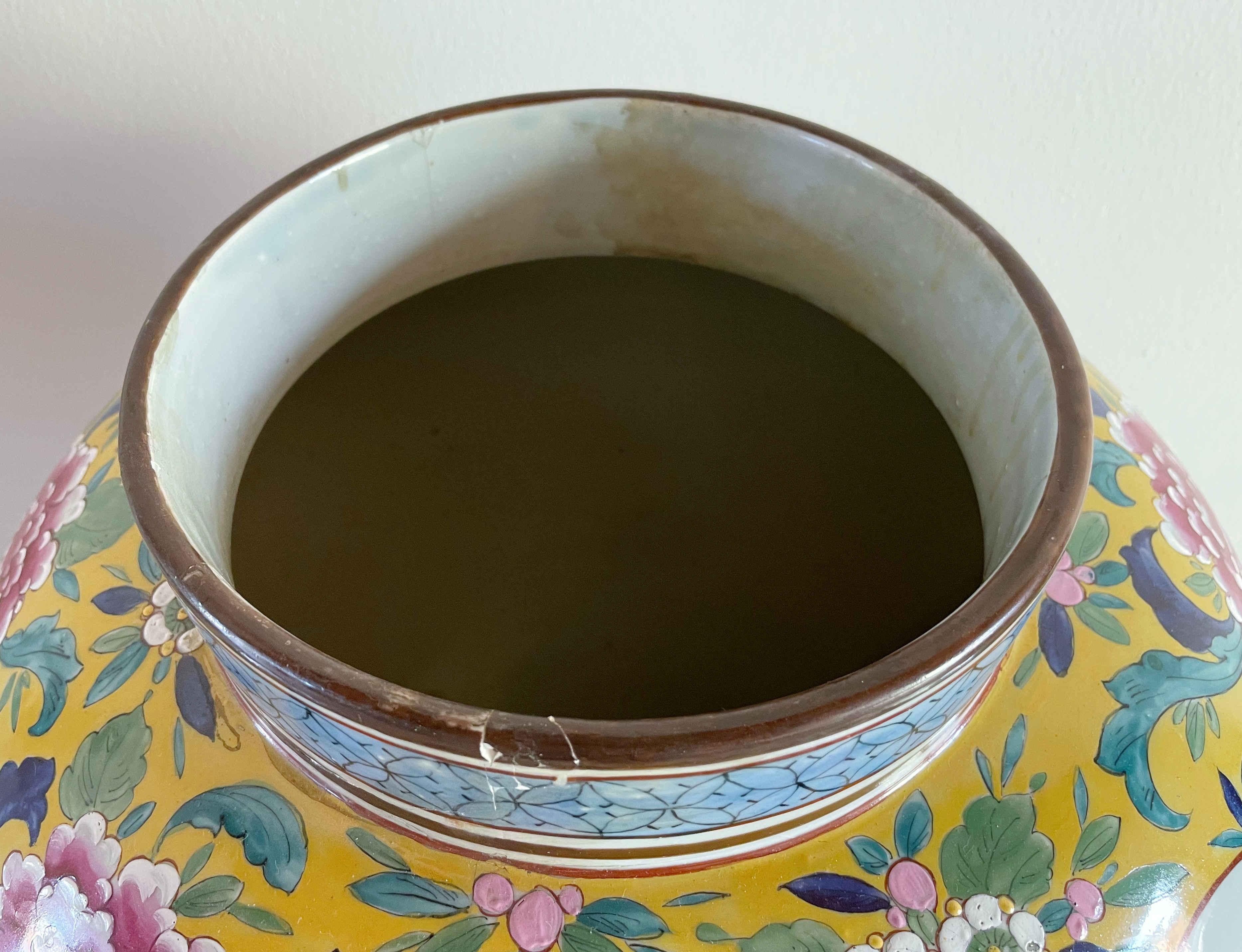 Jarra con tapa de porcelana china Famille Jaune en venta 9