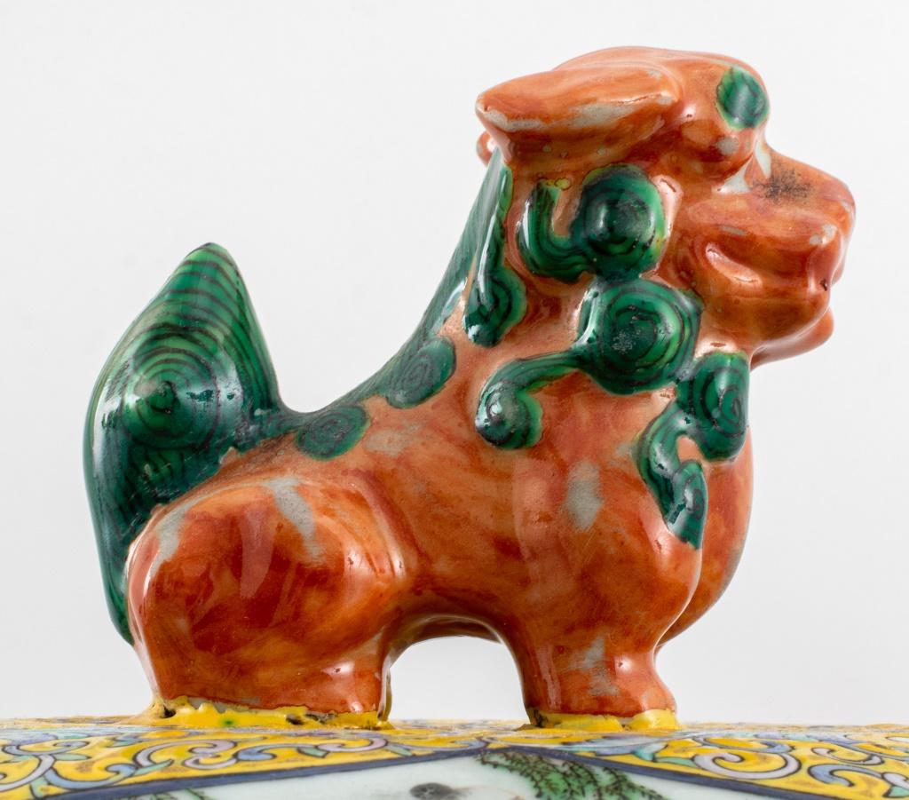 Porcelaine Grande jarre couverte en porcelaine chinoise Famille Jaune en vente