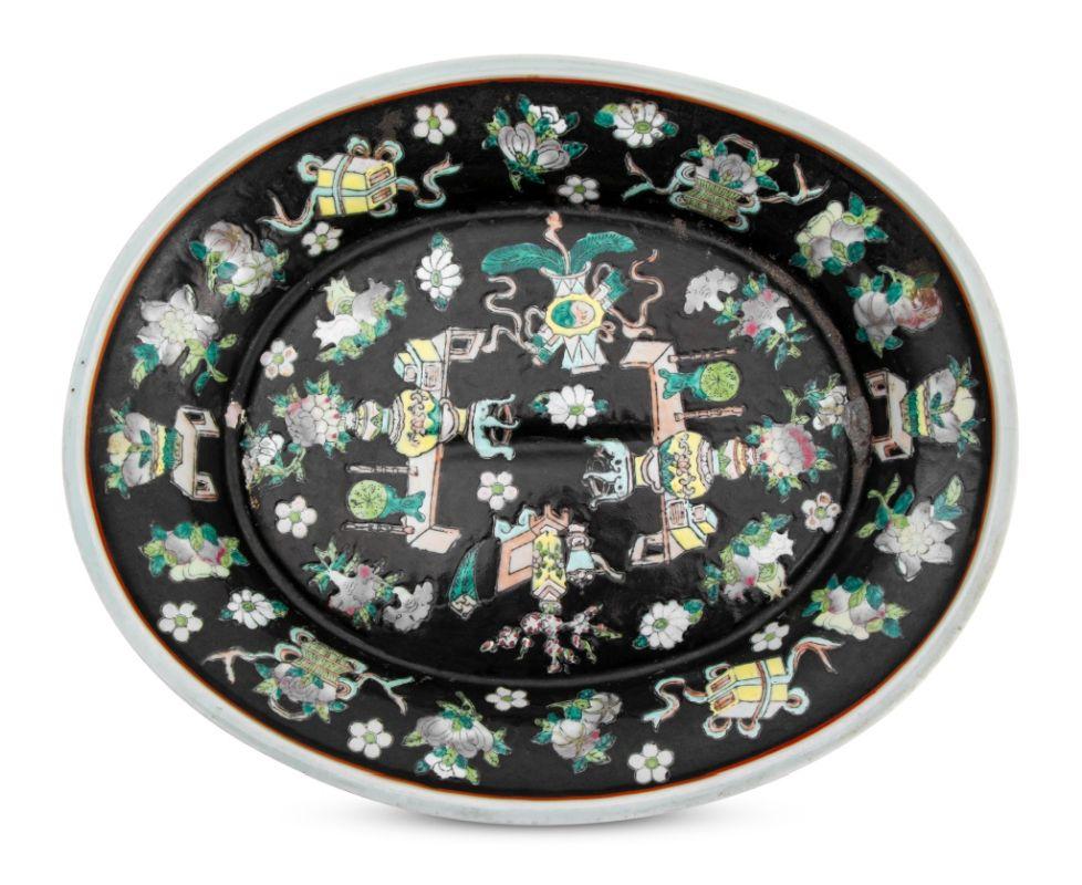 Sopera y bajoplato de porcelana china Famille Noir siglo XX en venta