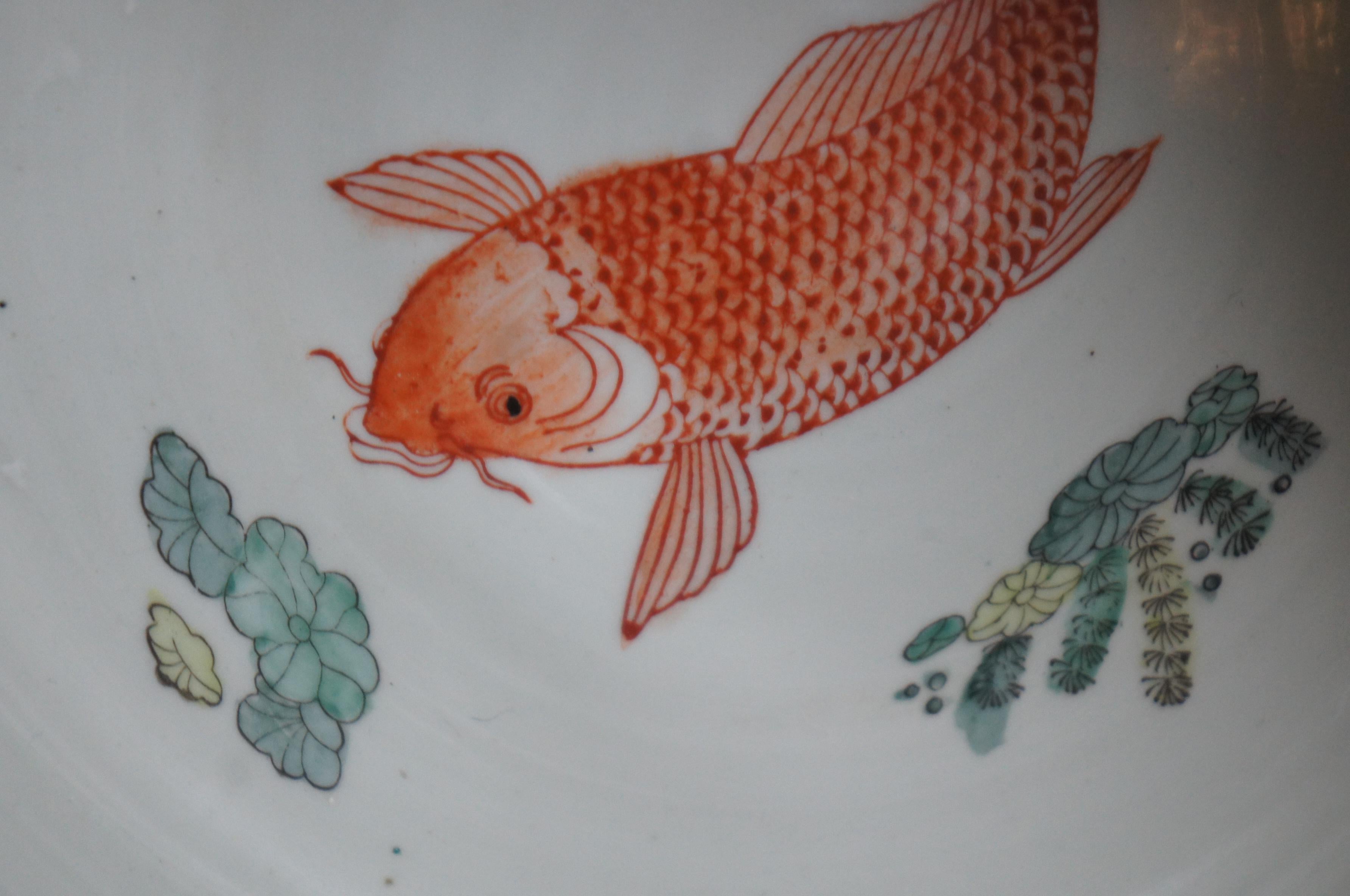 Chinesische Famille Noire Famille Noire Porzellan Koi Lily Fisch Schale Pflanzgefäß Jardiniere Topf (20. Jahrhundert)