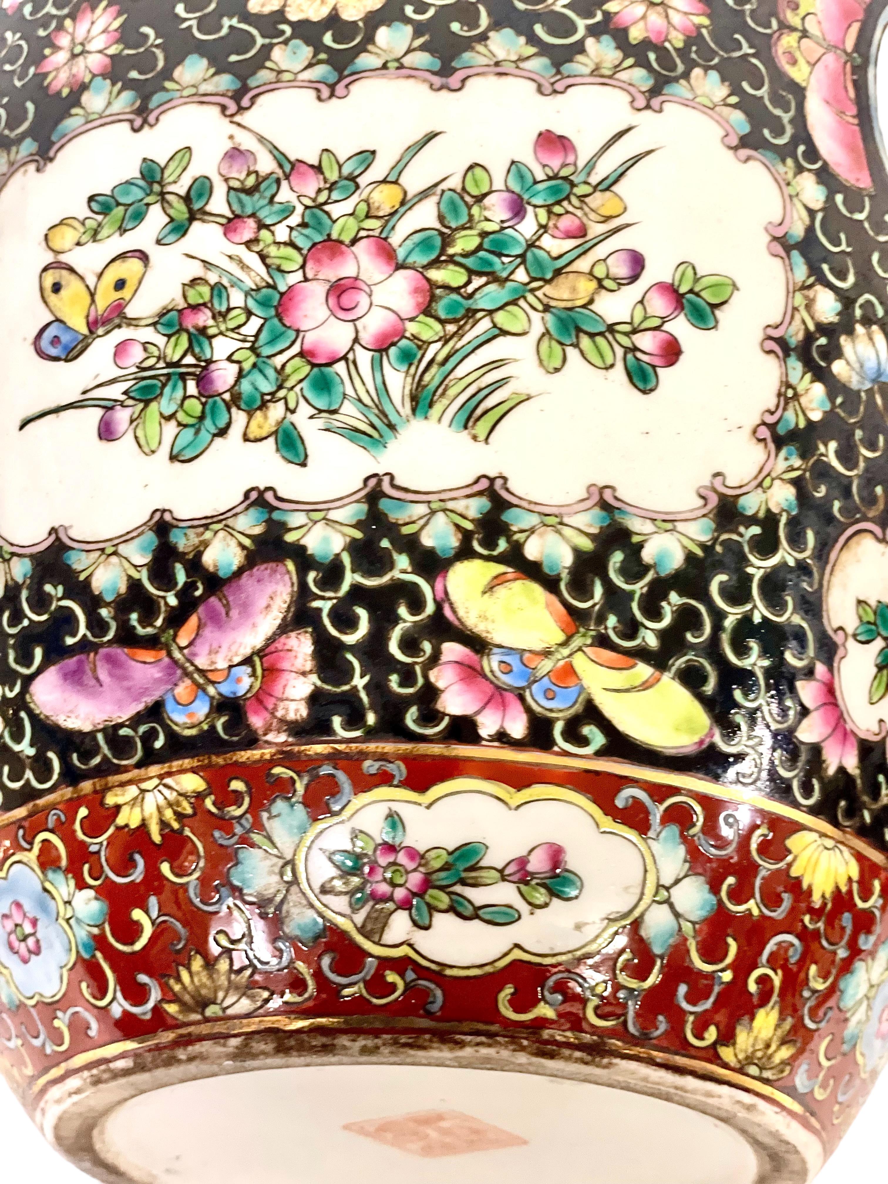 Grand vase chinois en porcelaine Famille Noire décoré d'oiseaux en vente 4