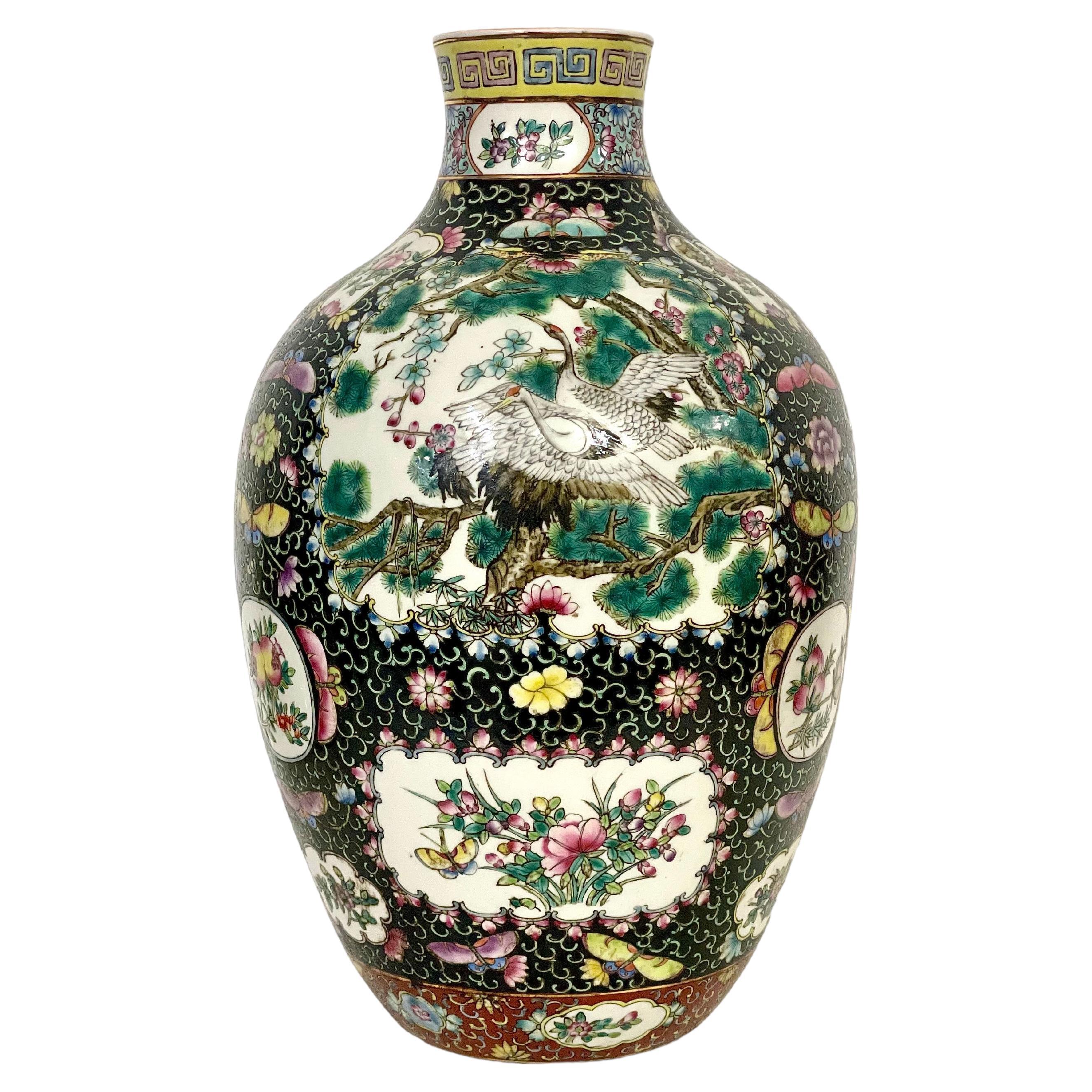 Grand vase chinois en porcelaine Famille Noire décoré d'oiseaux