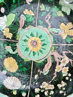 Piatto in gres cinese Famille Noire Tardi Qing, circa 1880