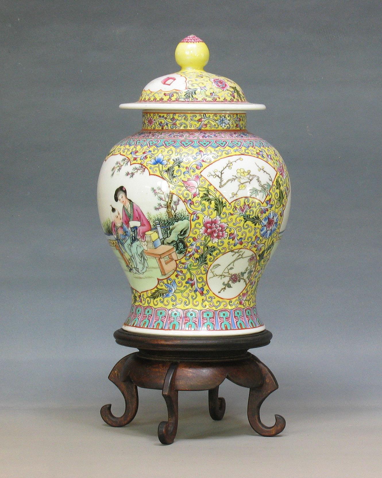 Chinese Famille Rose Baluster Jar and Cover on Stand 7