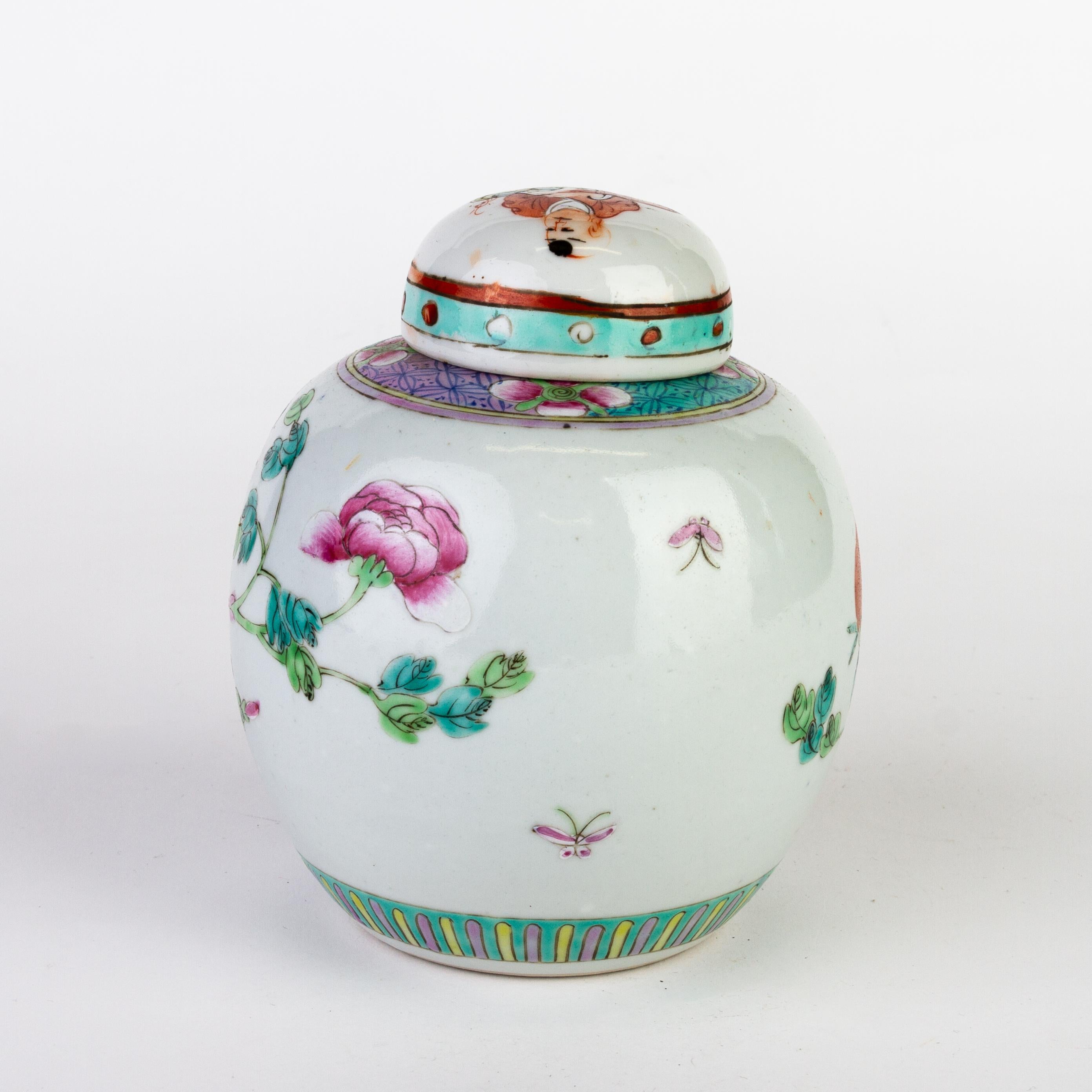 Chinese Famille Rose Blossoms & Bird Porcelain Ginger Jar  In Good Condition For Sale In Nottingham, GB