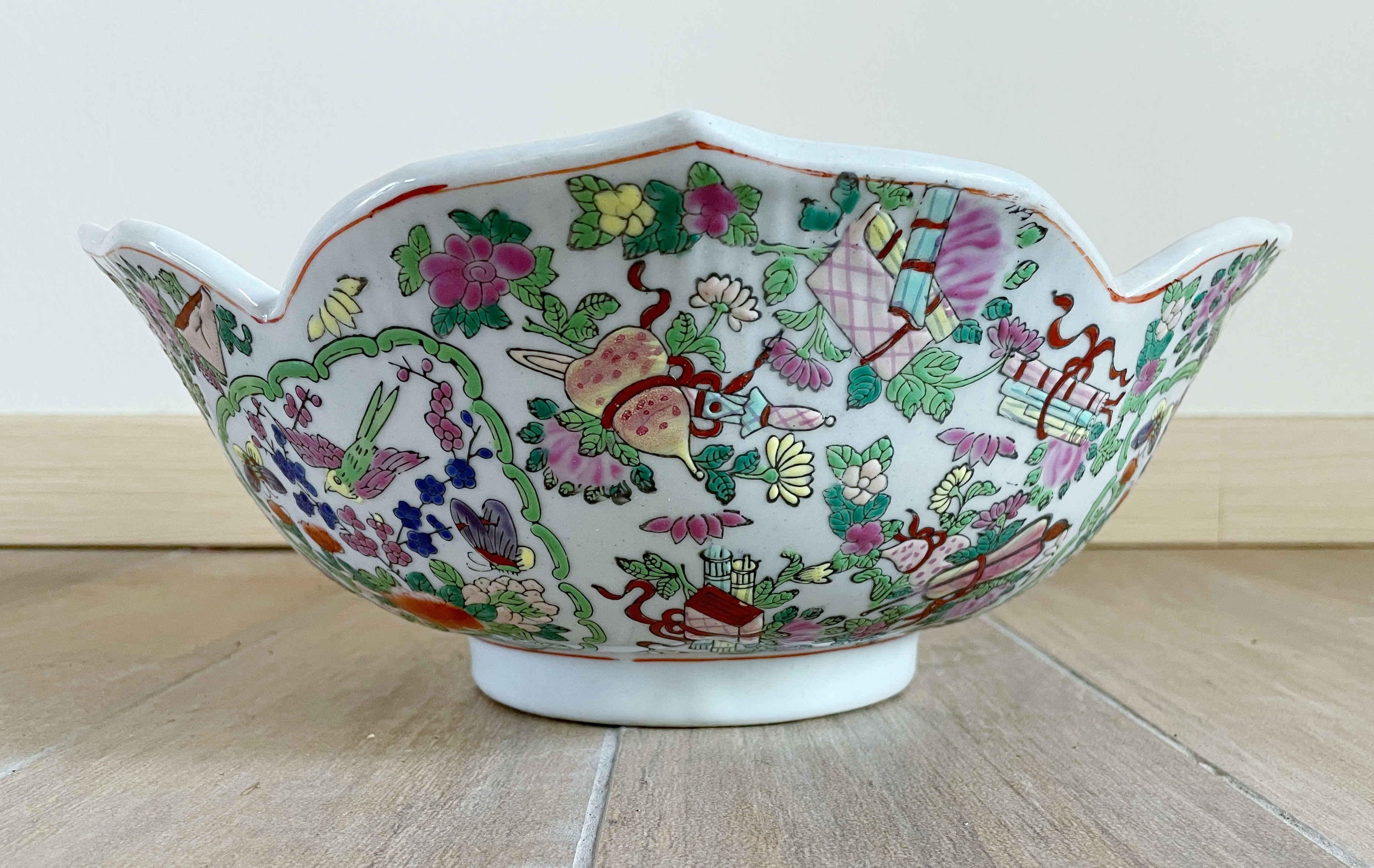 Chinesische Famille-Rose-Schale (20. Jahrhundert) im Angebot