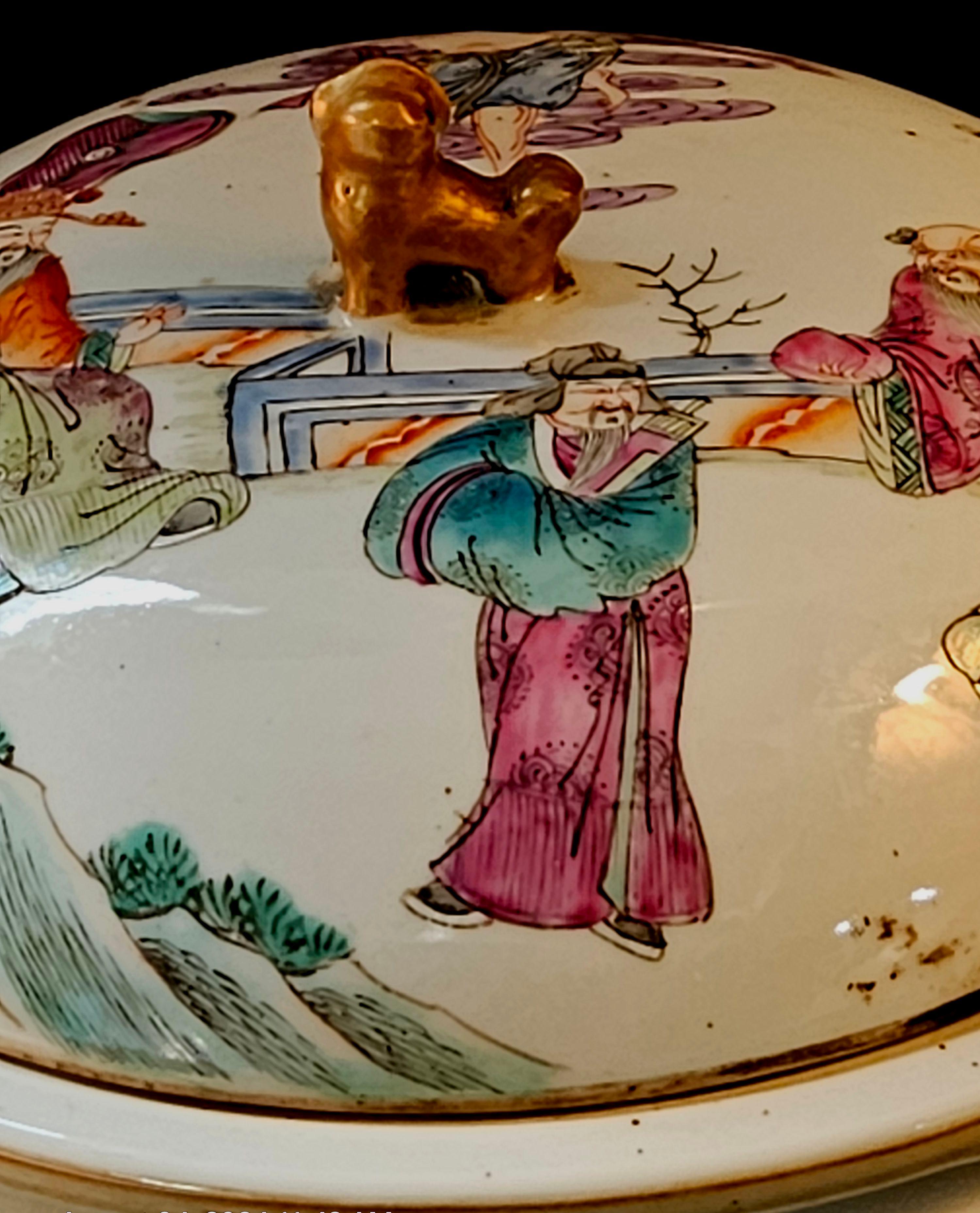 Bol de service couvert de la famille rose de Chine avec le stand en bois ajusté 19e siècle en vente 4