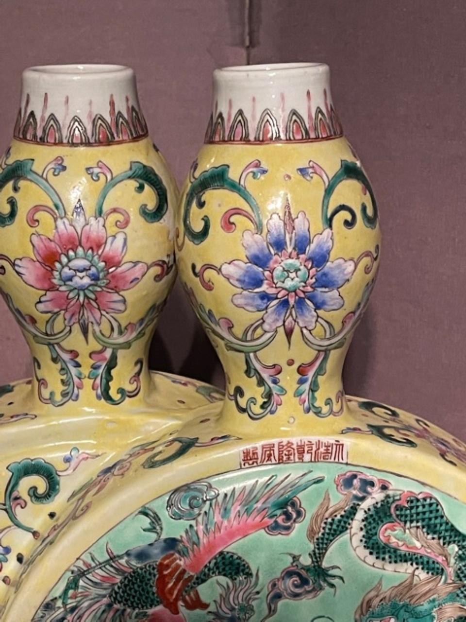 Chinesische Famille-Rose-Doppelmond-Flask-Vase, Chinesisch im Angebot 2