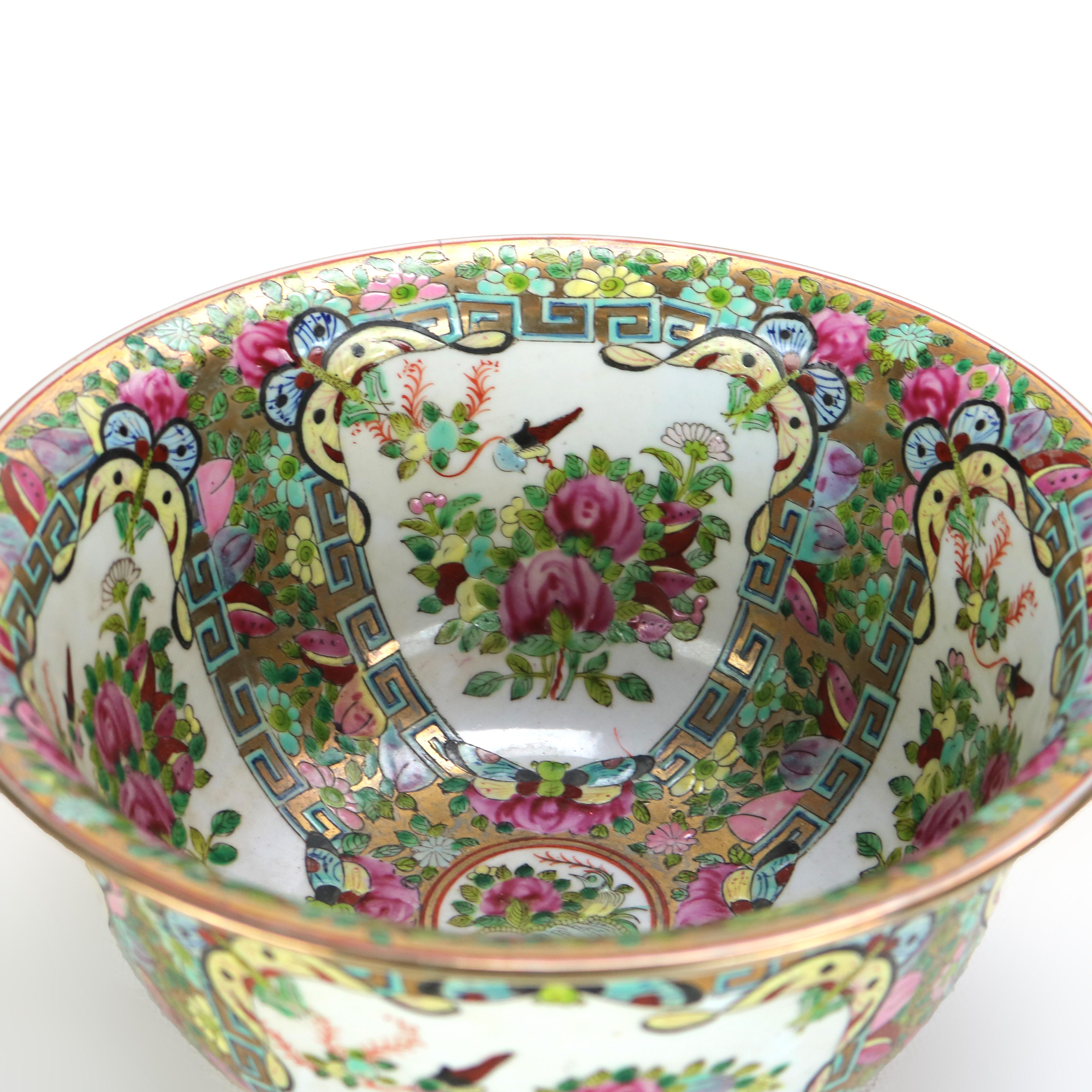 Chinesische Famille-Rose- emaillierte Porzellanschale mit vergoldeter Verzierung, signiert um 1940 im Angebot 5