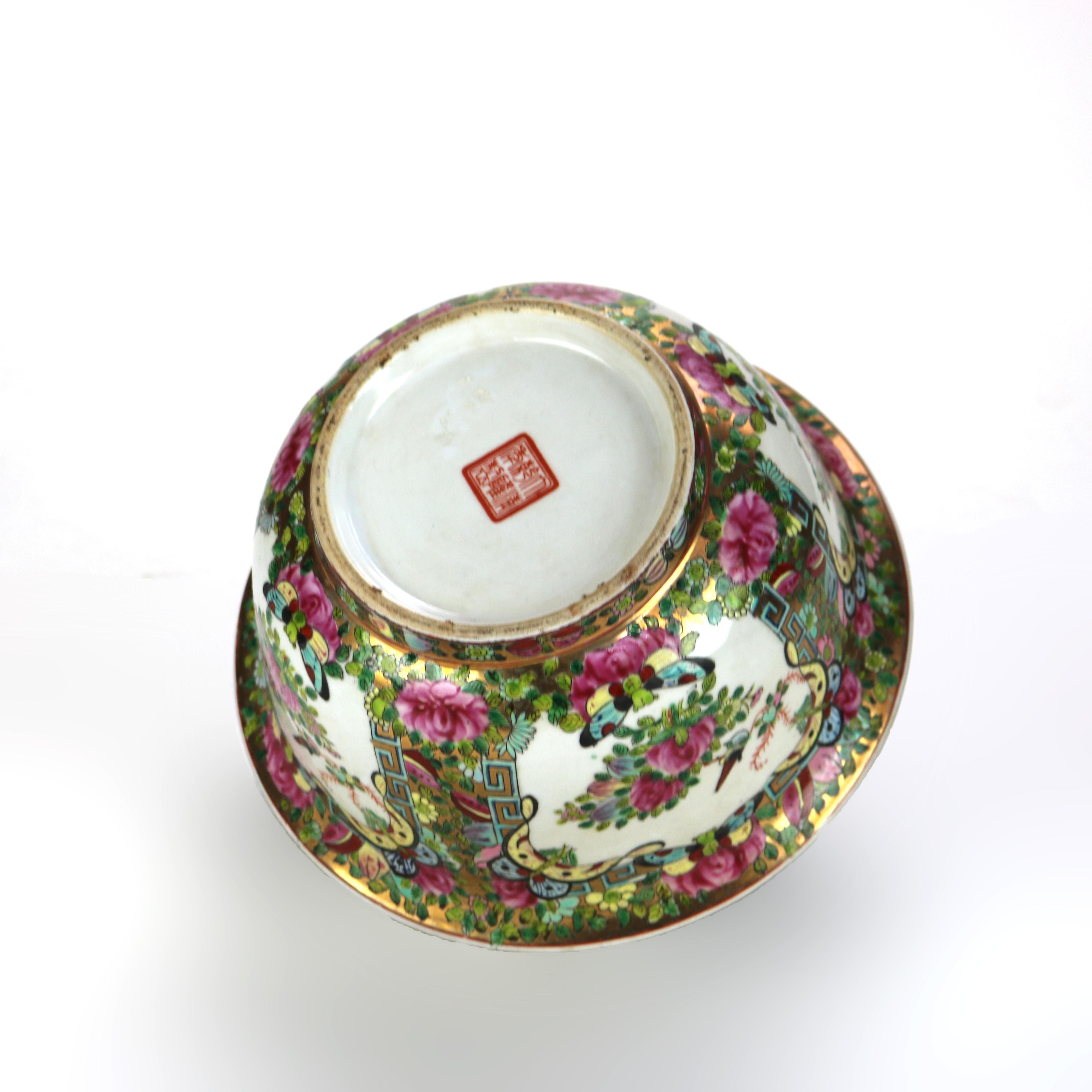 Chinesische Famille-Rose- emaillierte Porzellanschale mit vergoldeter Verzierung, signiert um 1940 im Angebot 7