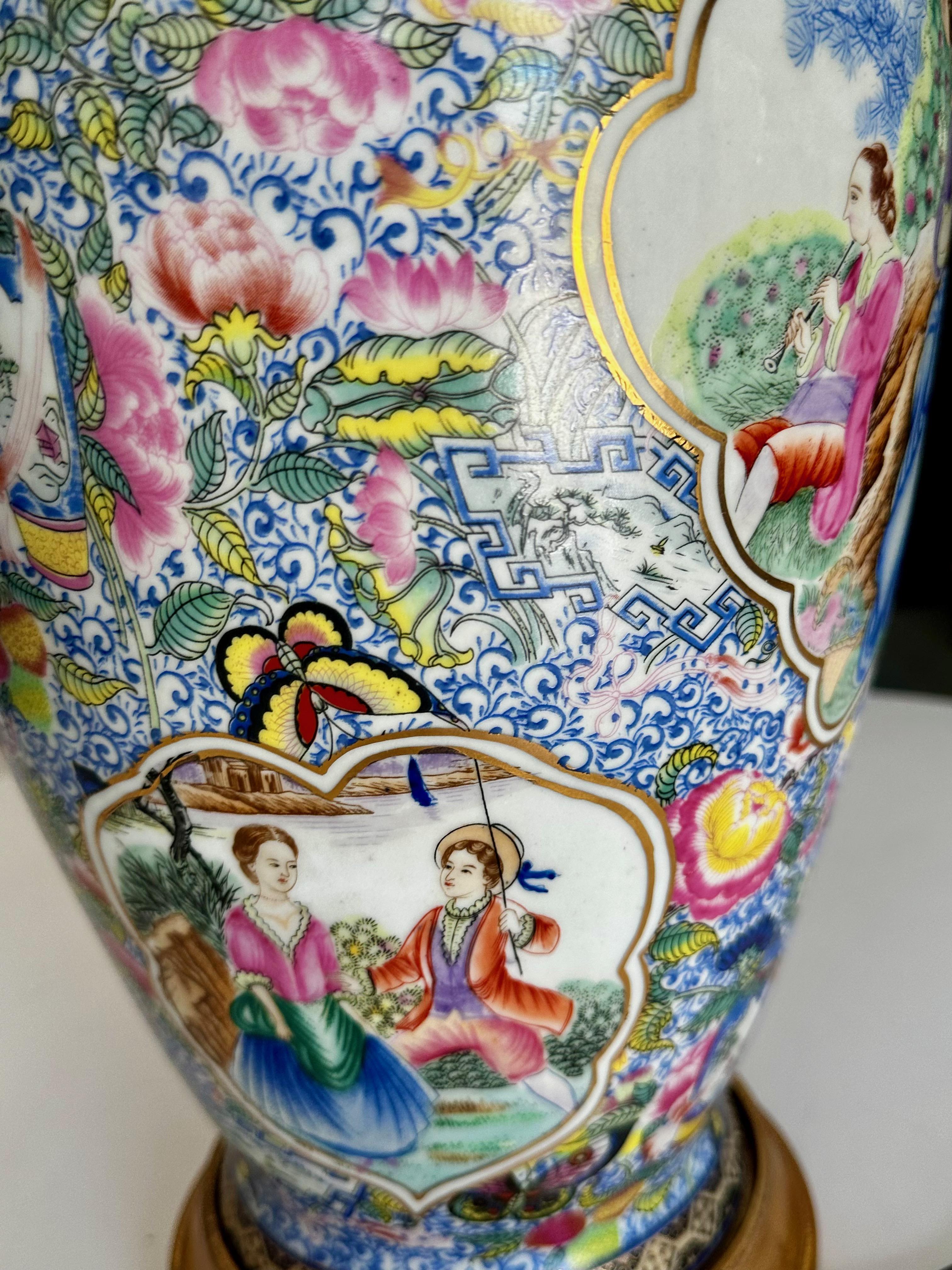 Lampada da tavolo in porcellana cinese Famille Rose a tema europeo in vendita 6