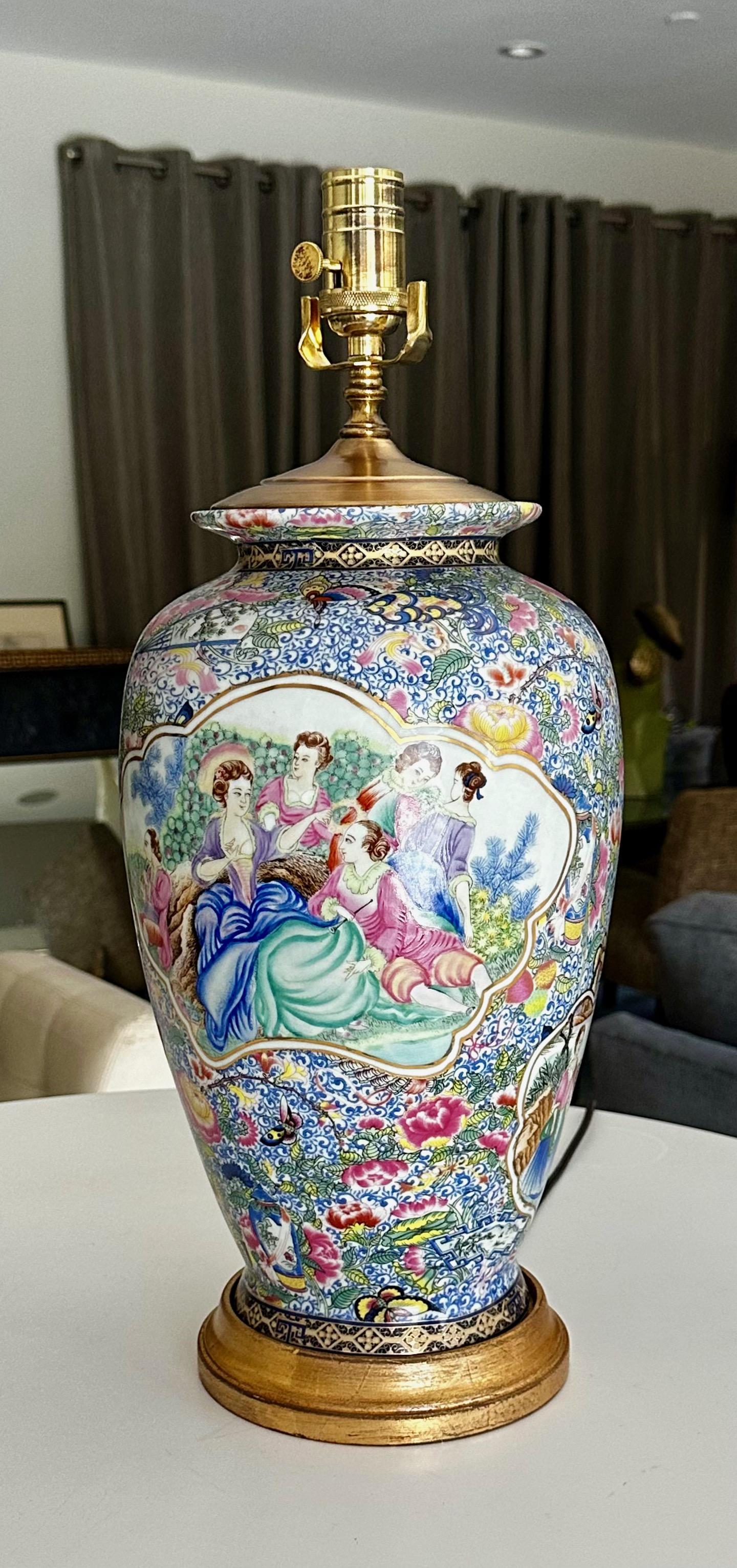 Cinese Lampada da tavolo in porcellana cinese Famille Rose a tema europeo in vendita