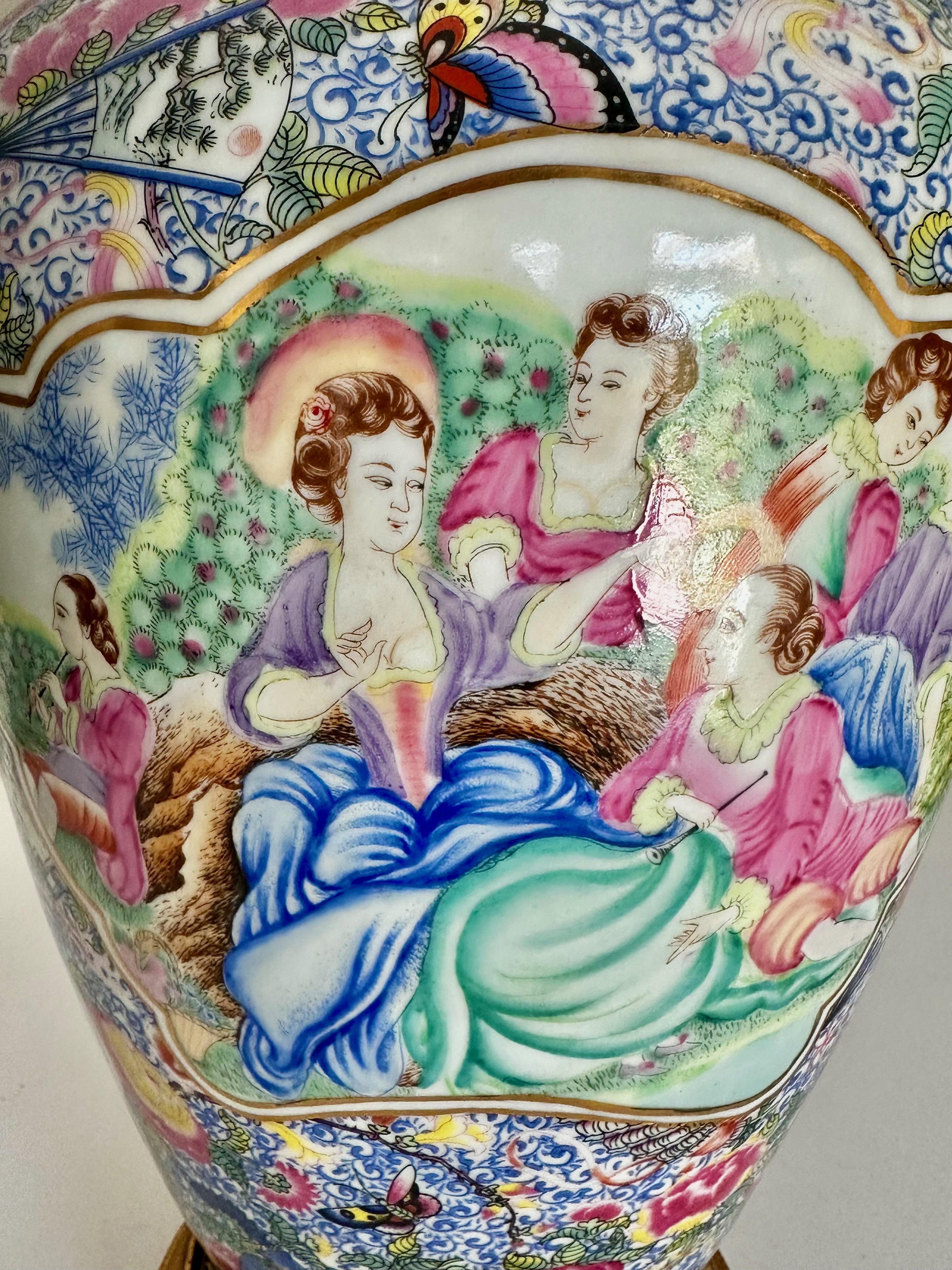 Lampada da tavolo in porcellana cinese Famille Rose a tema europeo in vendita 2