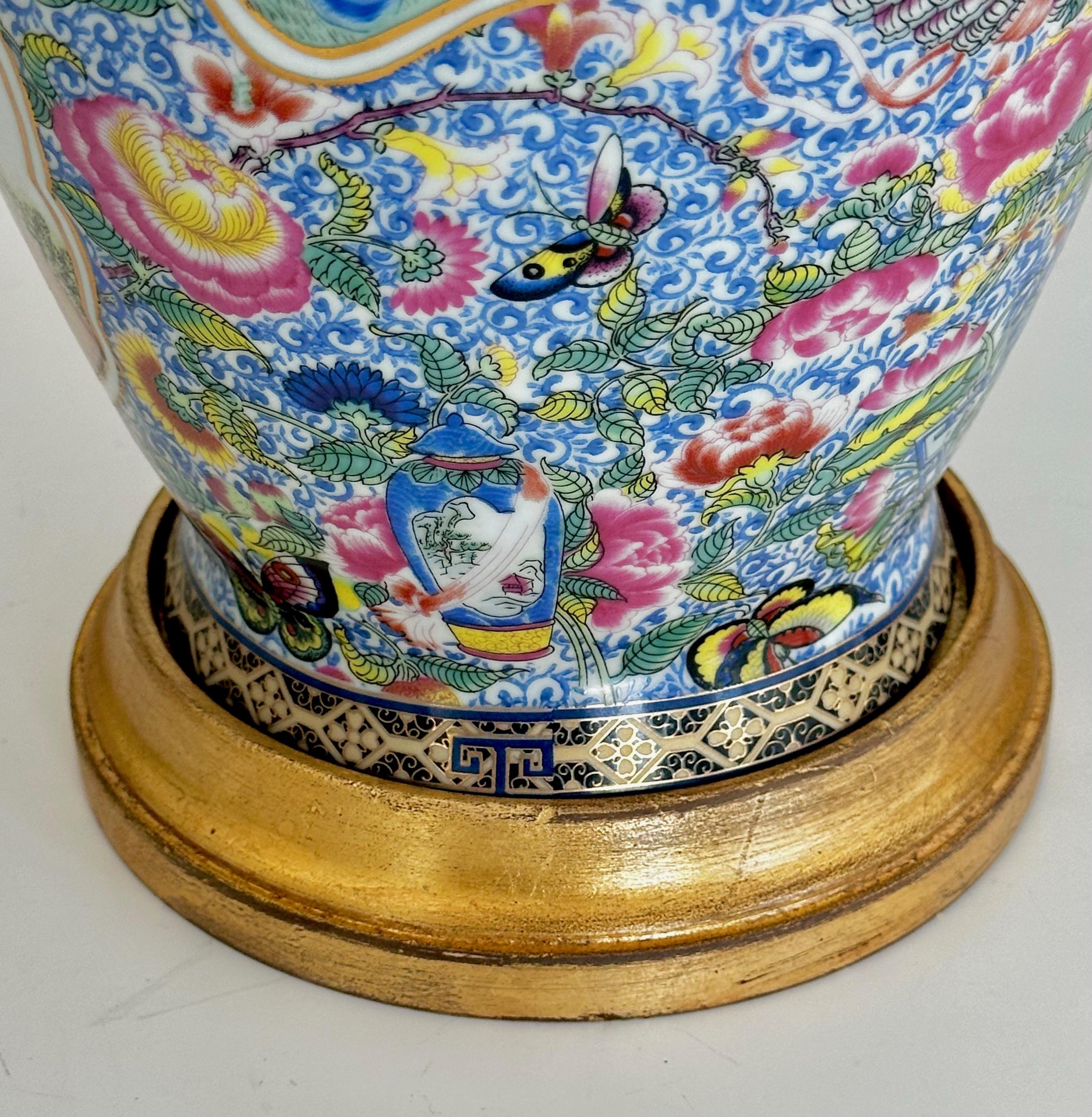 Lampada da tavolo in porcellana cinese Famille Rose a tema europeo in vendita 3