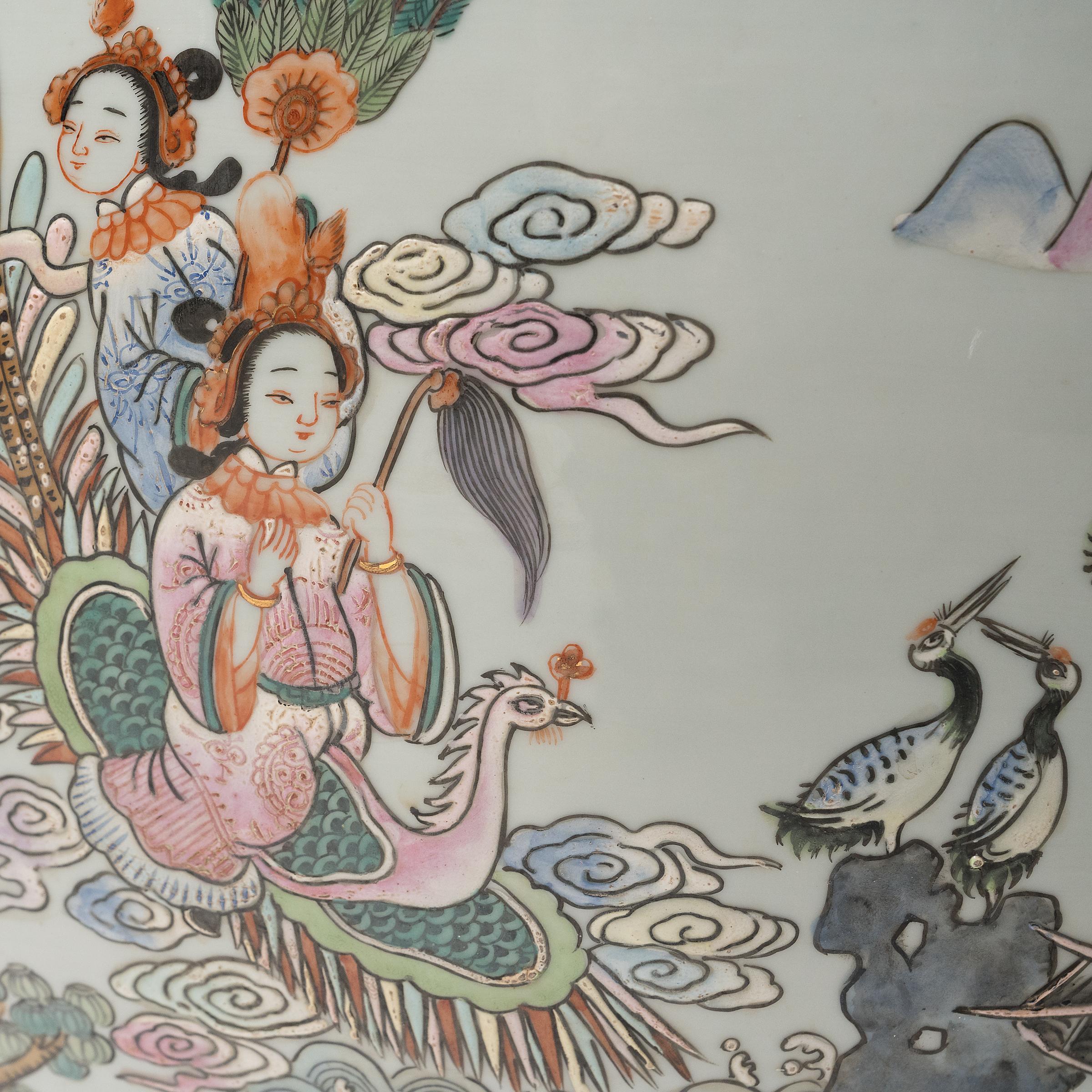 Exportation chinoise Bol à poisson de la famille rose chinoise avec banquet de pêches, c. 1900 en vente