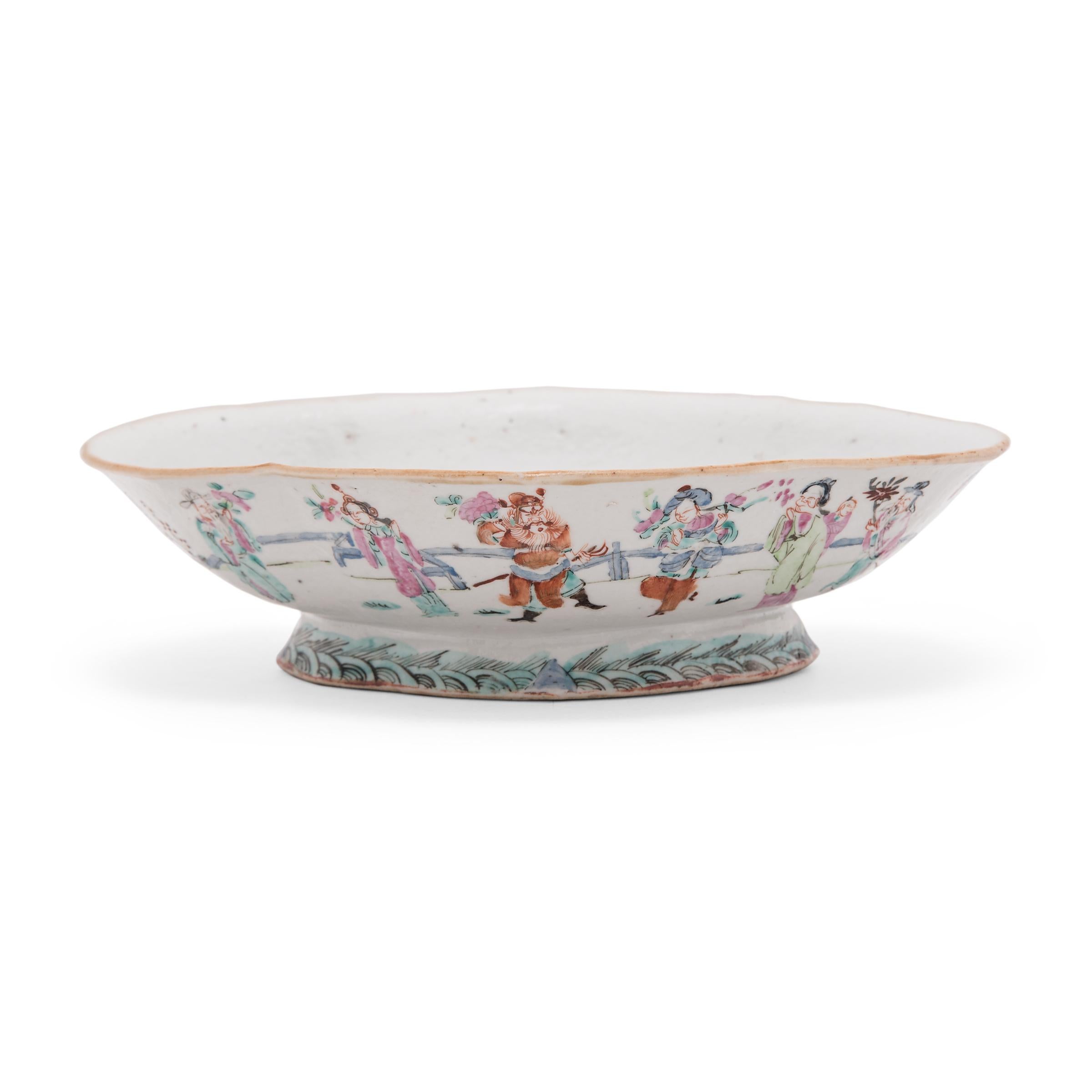 Chinese Famille Rose Footed Offering Bowl, c. 1850 In Good Condition In Chicago, IL