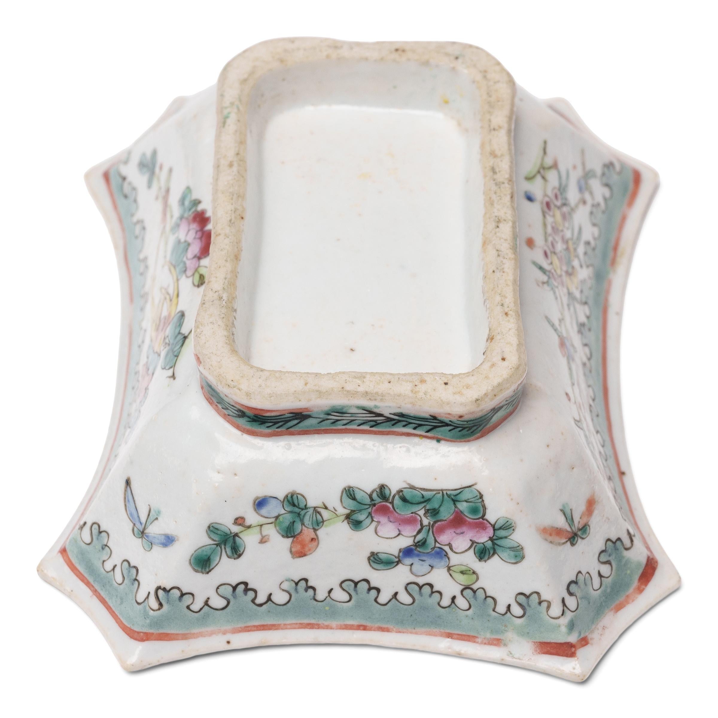 Cuenco chino de ofrenda con pie de rosa familiar, c. XIX Chino en venta