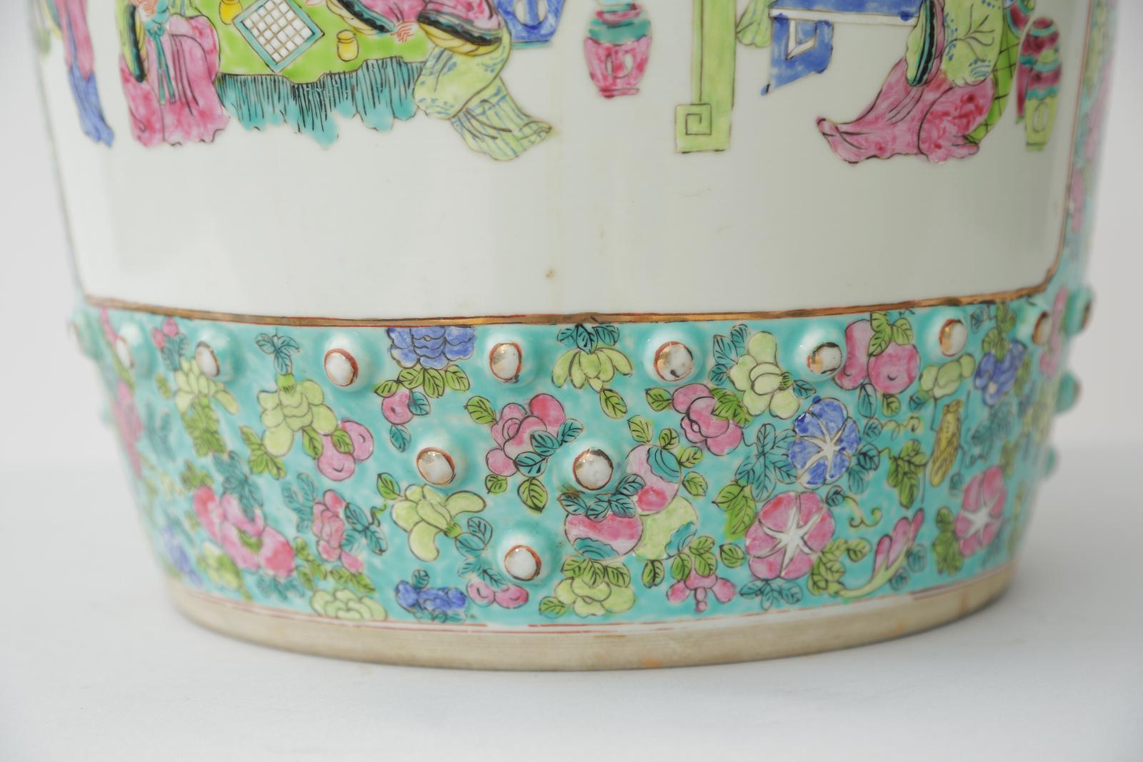 Chinese Famille Rose Garden Stool c. 1900 In Good Condition For Sale In West Palm Beach, FL