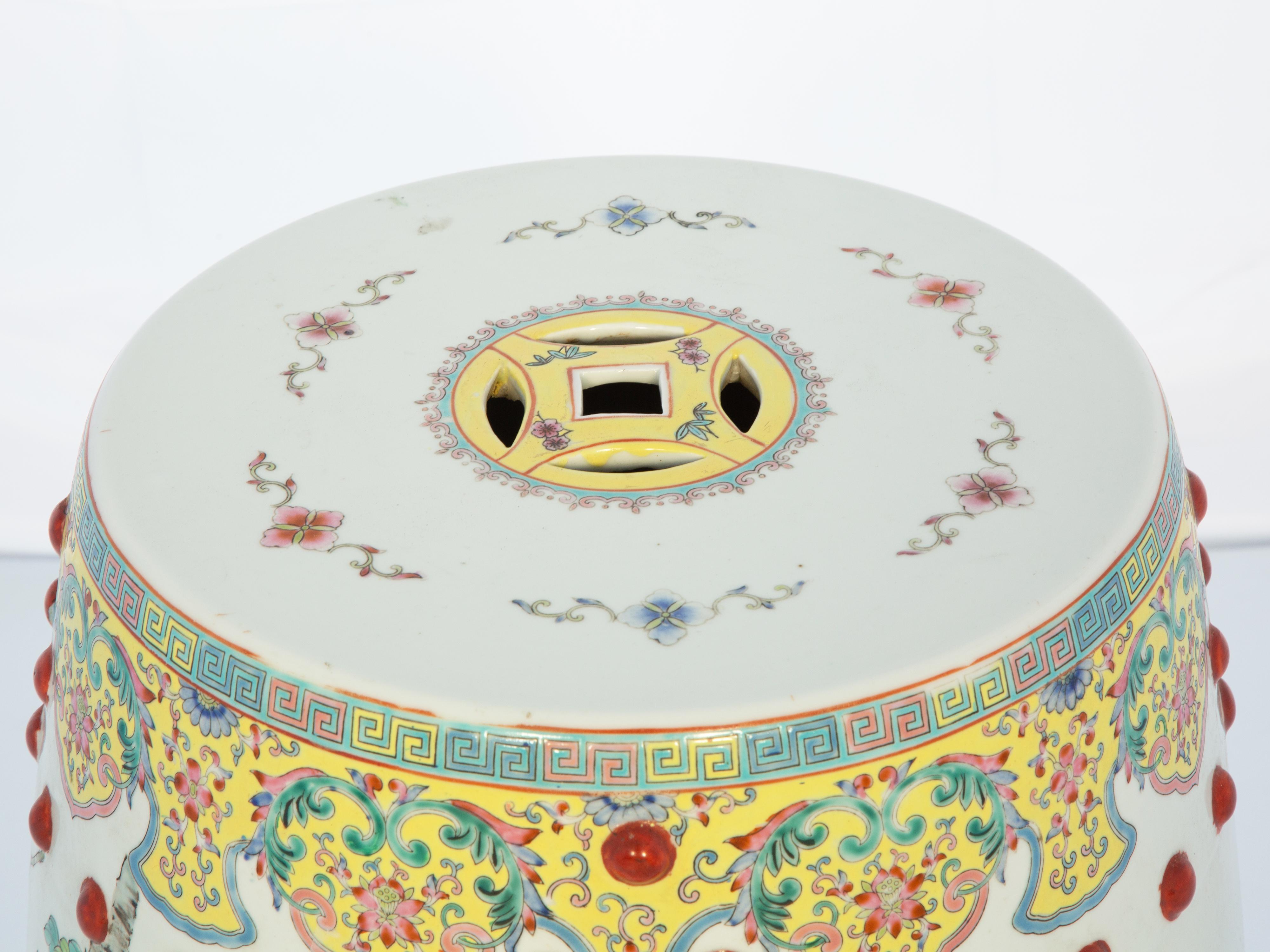 Chinese Famille Rose Garden Stool Circa 1900 en venta 1