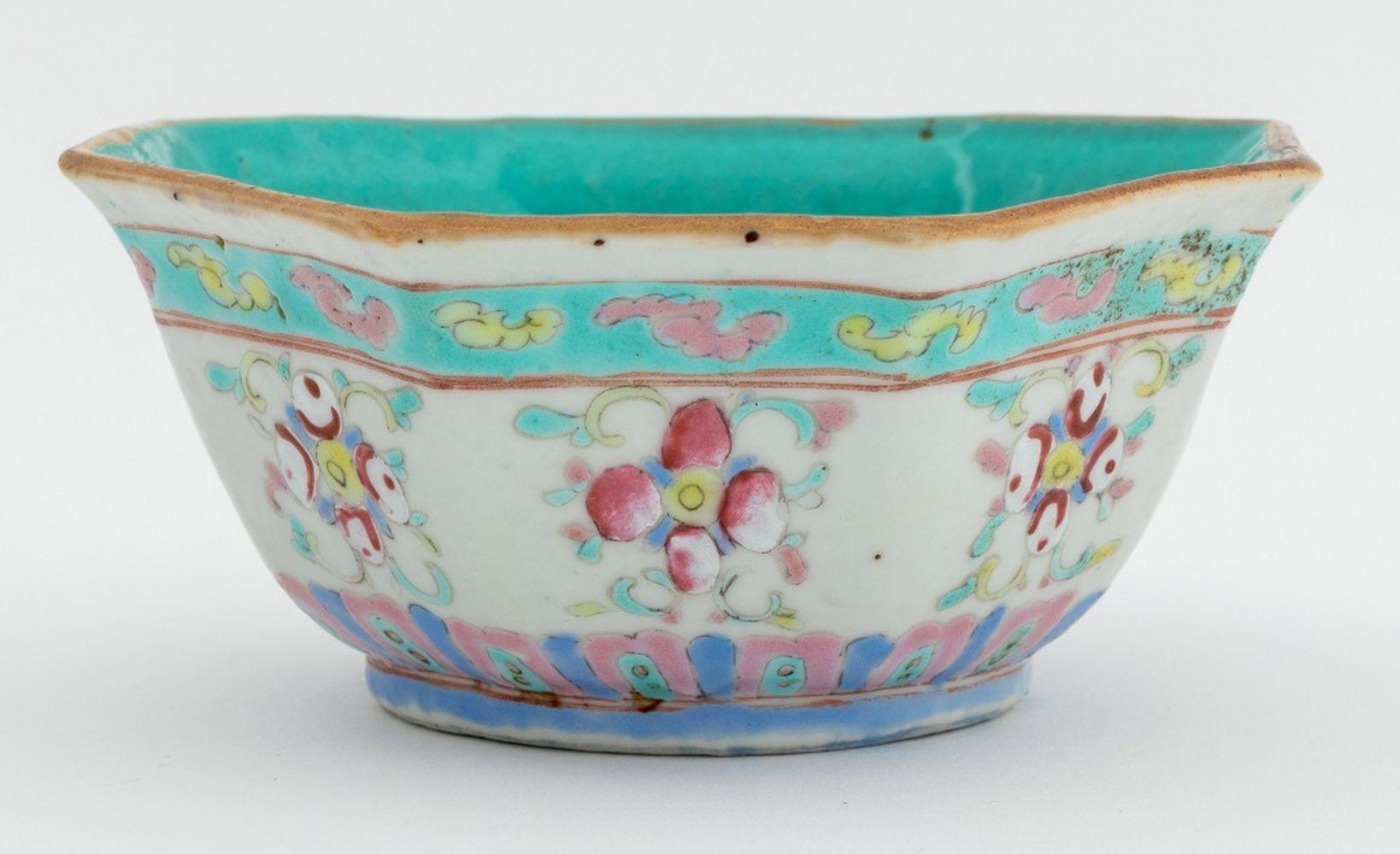 Chinese Famille Rose Glazed Porcelain Bowls, 4 For Sale 6