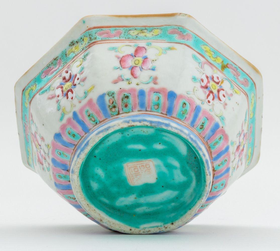 Chinese Famille Rose Glazed Porcelain Bowls, 4 For Sale 8