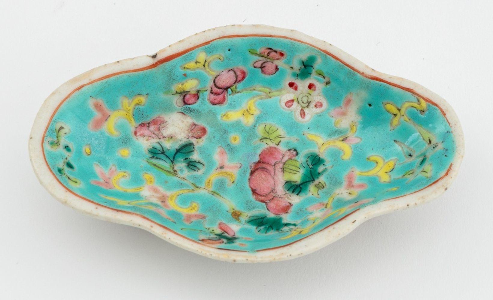 Chinese Famille Rose Glazed Porcelain Bowls, 4 For Sale 10