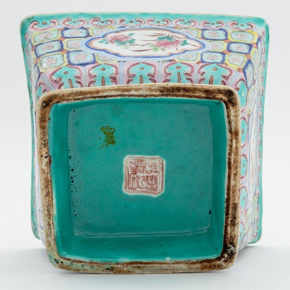 Chinese Famille Rose Glazed Porcelain Bowls, 4 For Sale 4