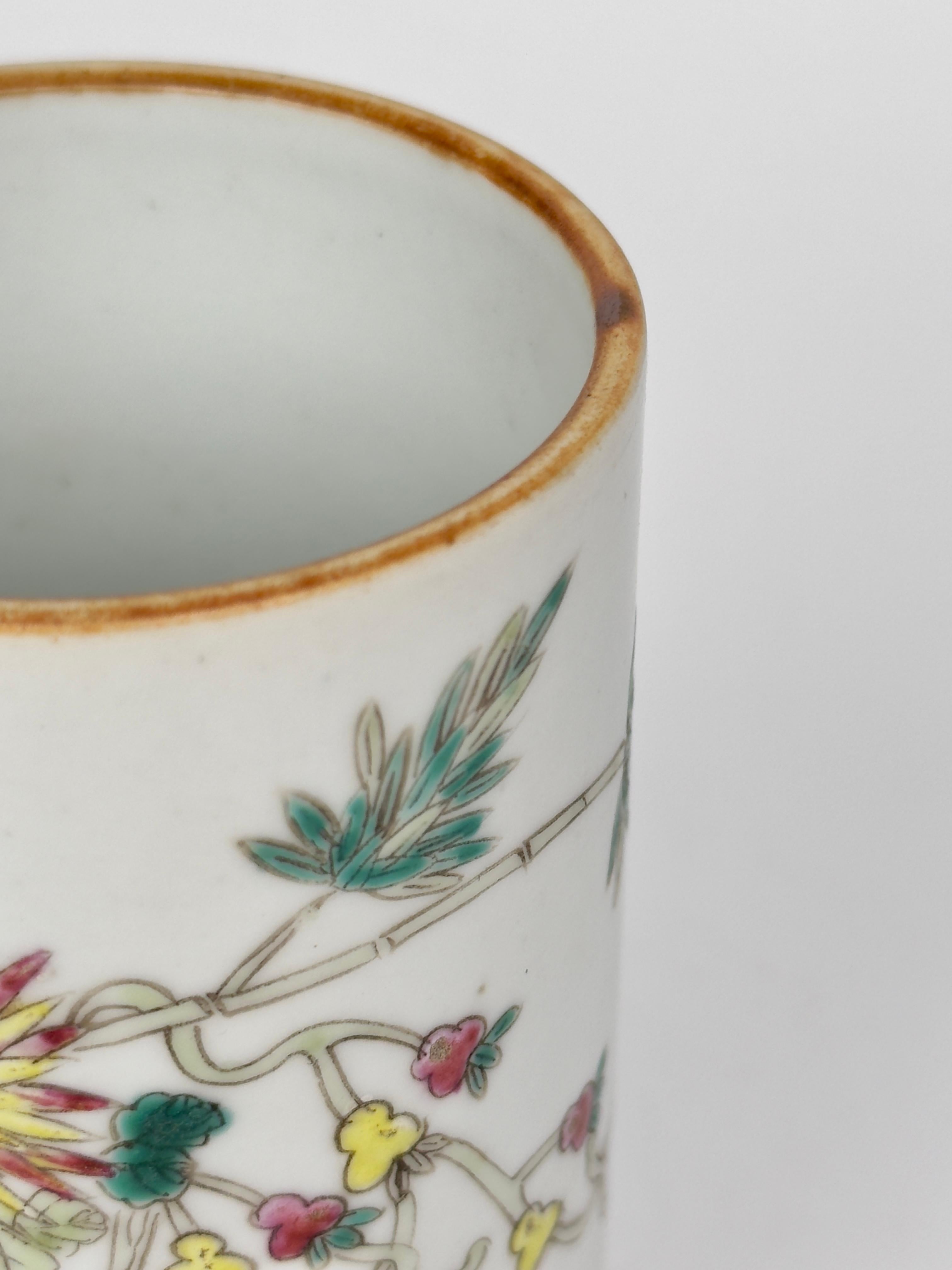 Ceramica Vaso a manica Famille Rose Hongxian con fiori, periodo Repubblica in vendita