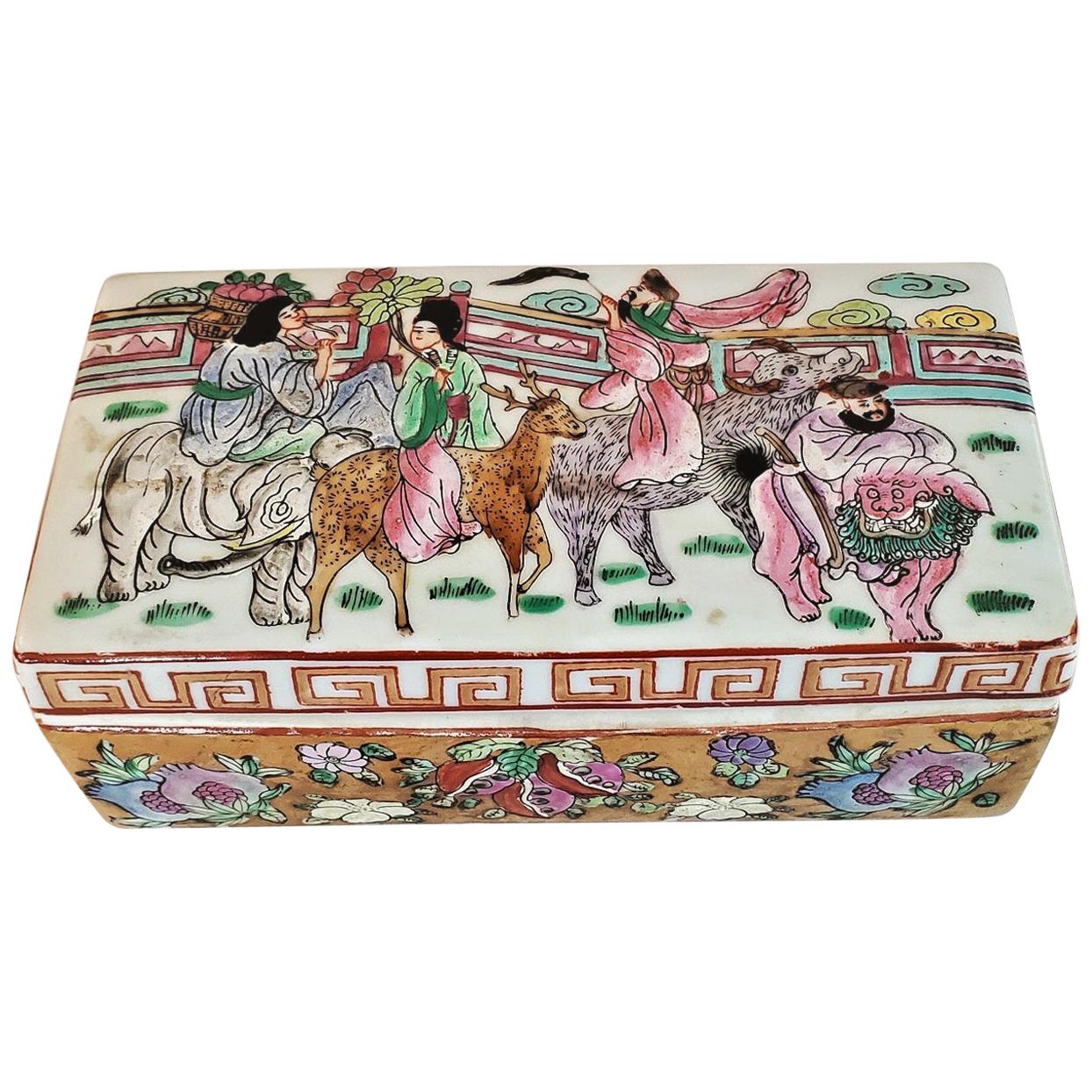 Chinese Famille Rose Lidded Porcelain Trinket Box