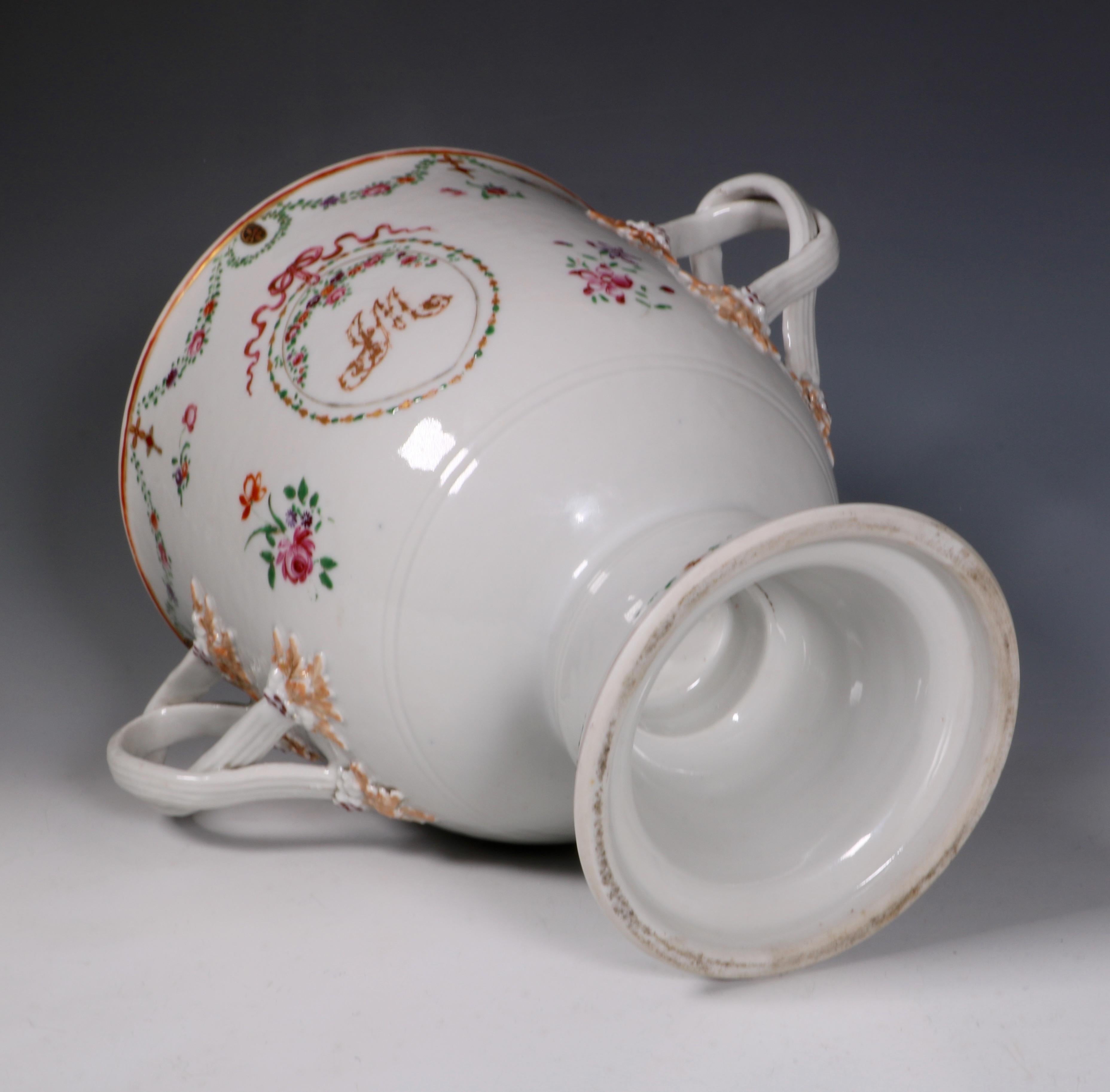 Chinese Export Porcelain Famille Rose Loving Cup and Cover Qianlong, circa 1790 For Sale 7