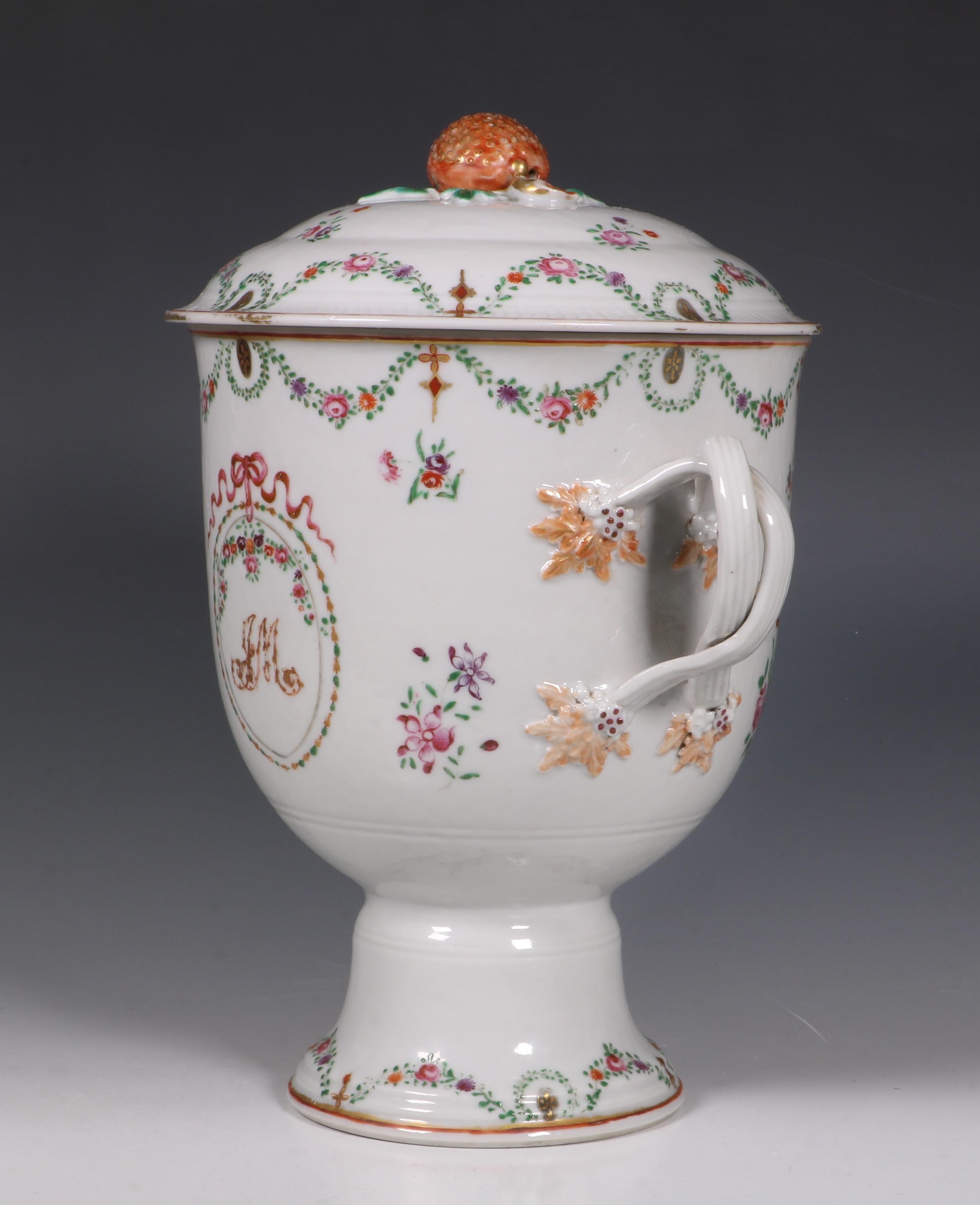 Late 18th Century Chinese Export Porcelain Famille Rose Loving Cup and Cover Qianlong, circa 1790 For Sale