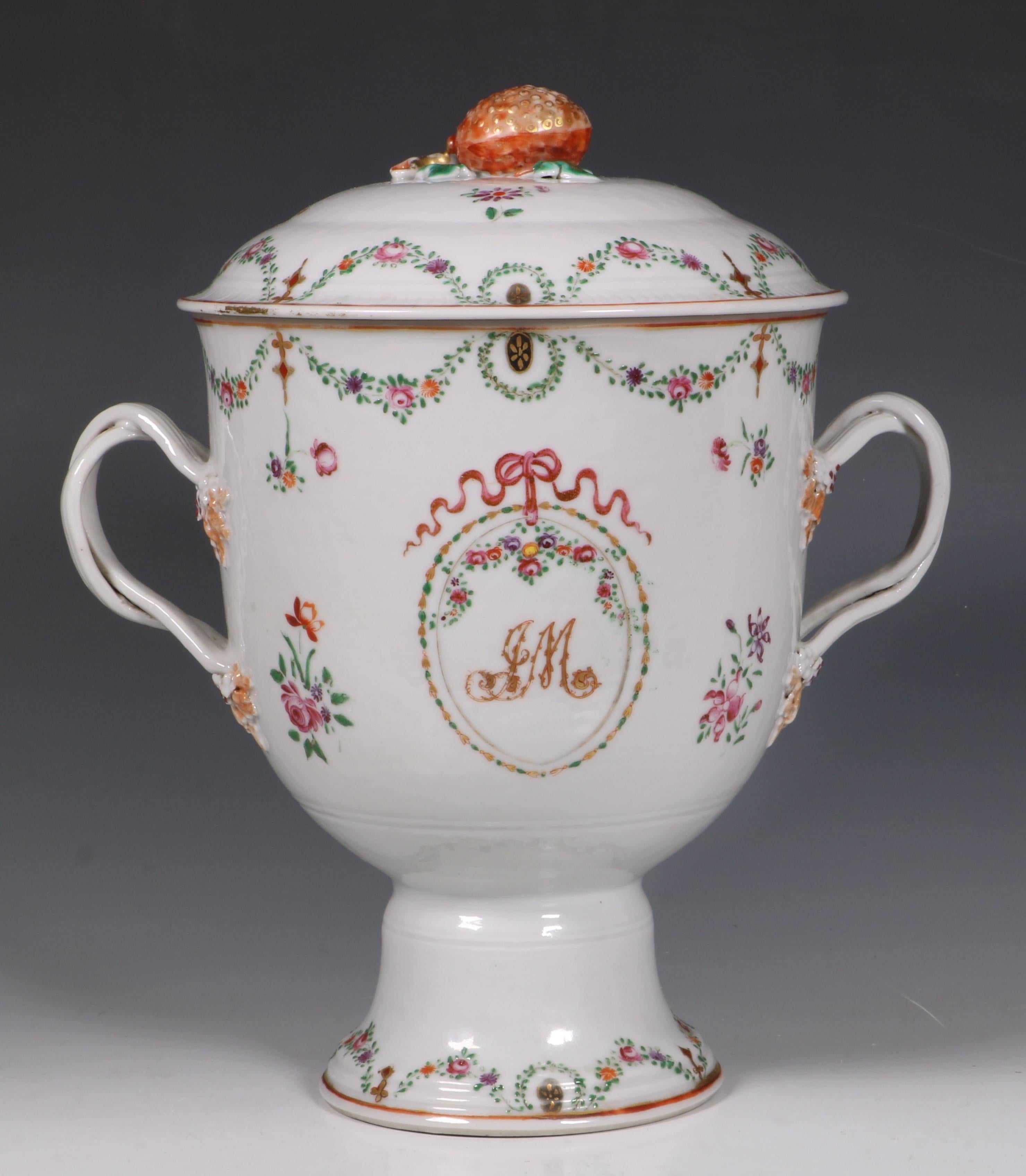 Chinese Export Porcelain Famille Rose Loving Cup and Cover Qianlong, circa 1790 For Sale 3