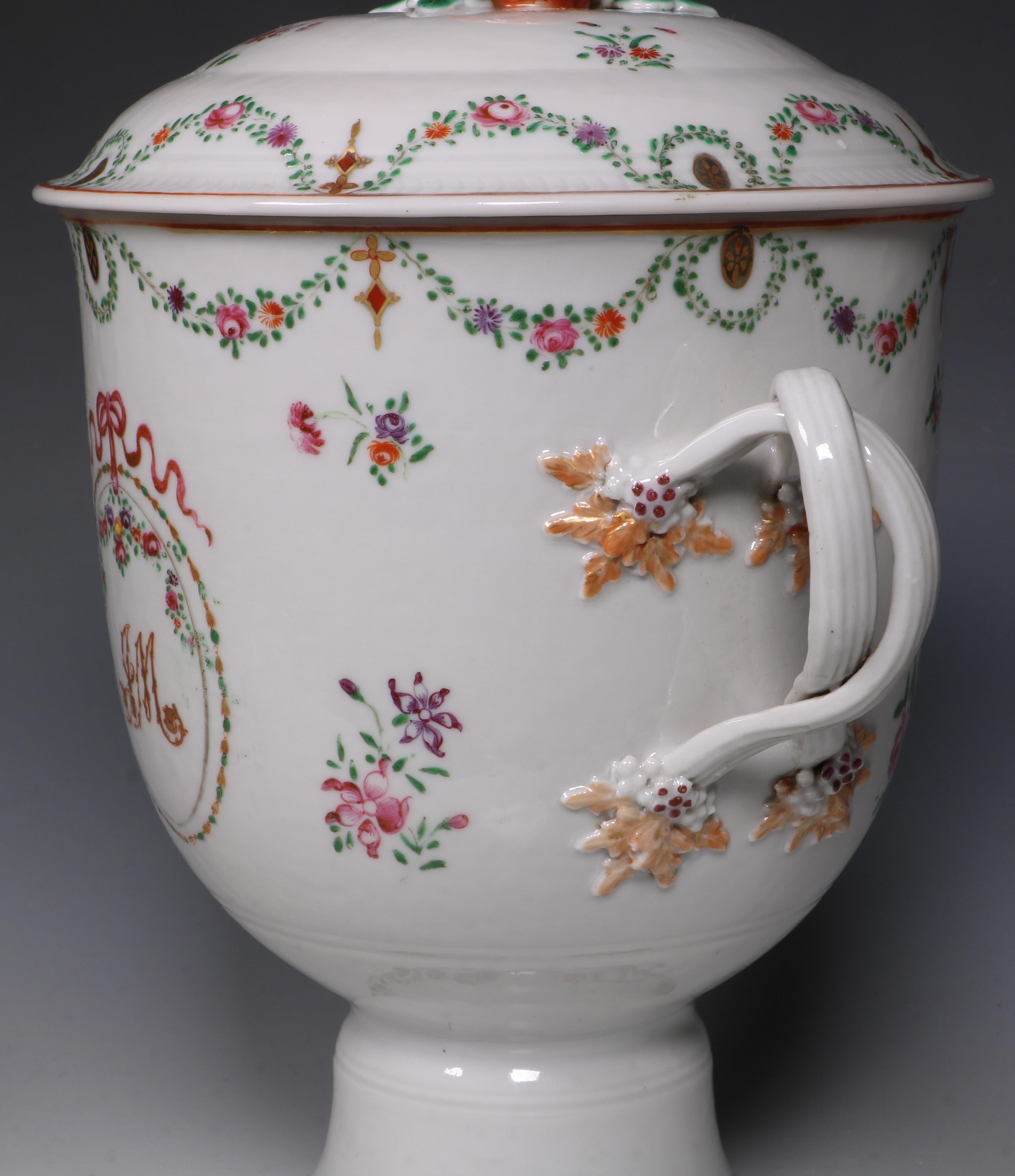 Chinese Export Porcelain Famille Rose Loving Cup and Cover Qianlong, circa 1790 For Sale 4