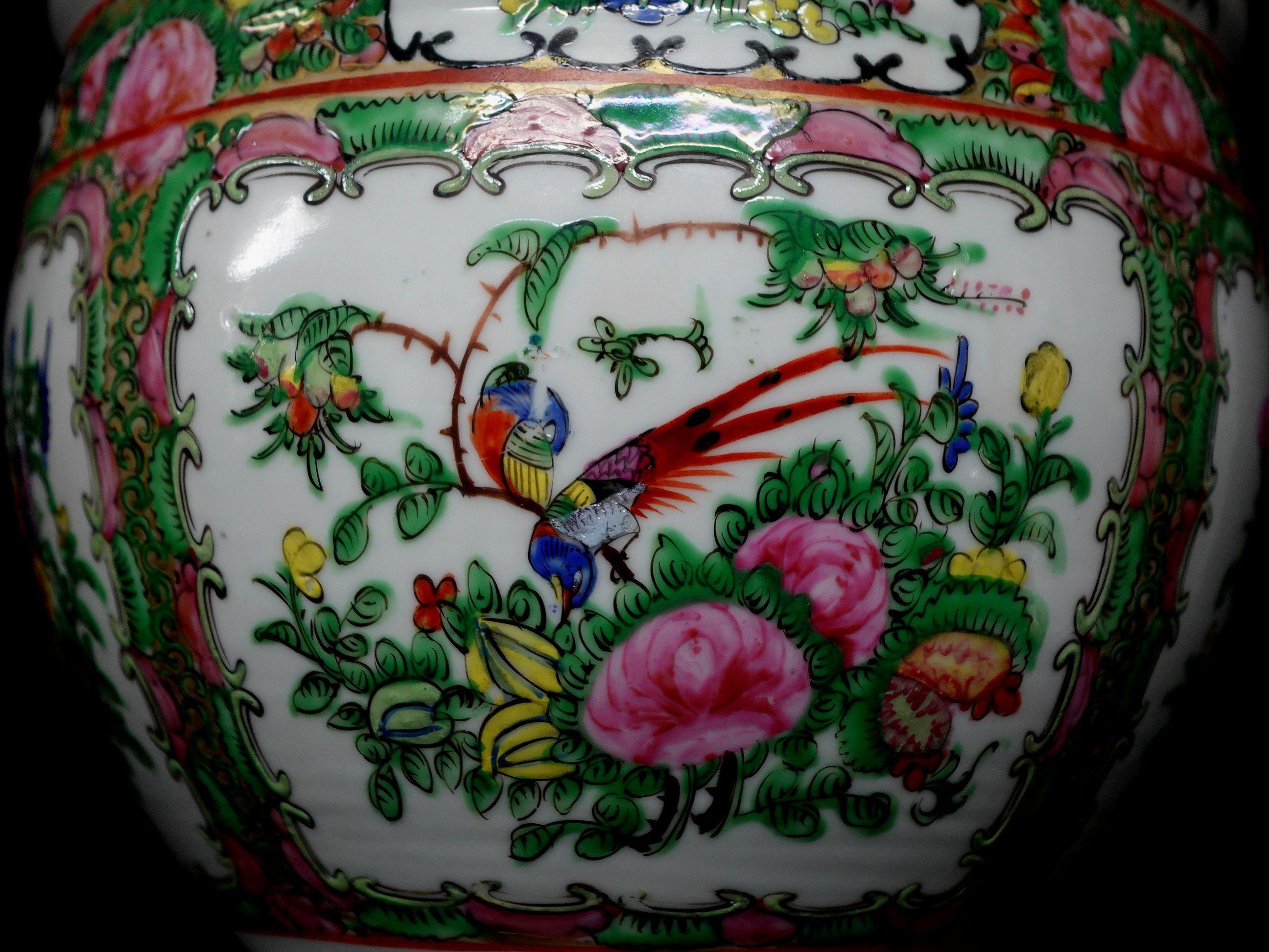 Jardinière chinoise d'exportation en porcelaine avec médaillon Famille Rose, 19e siècle en vente 1