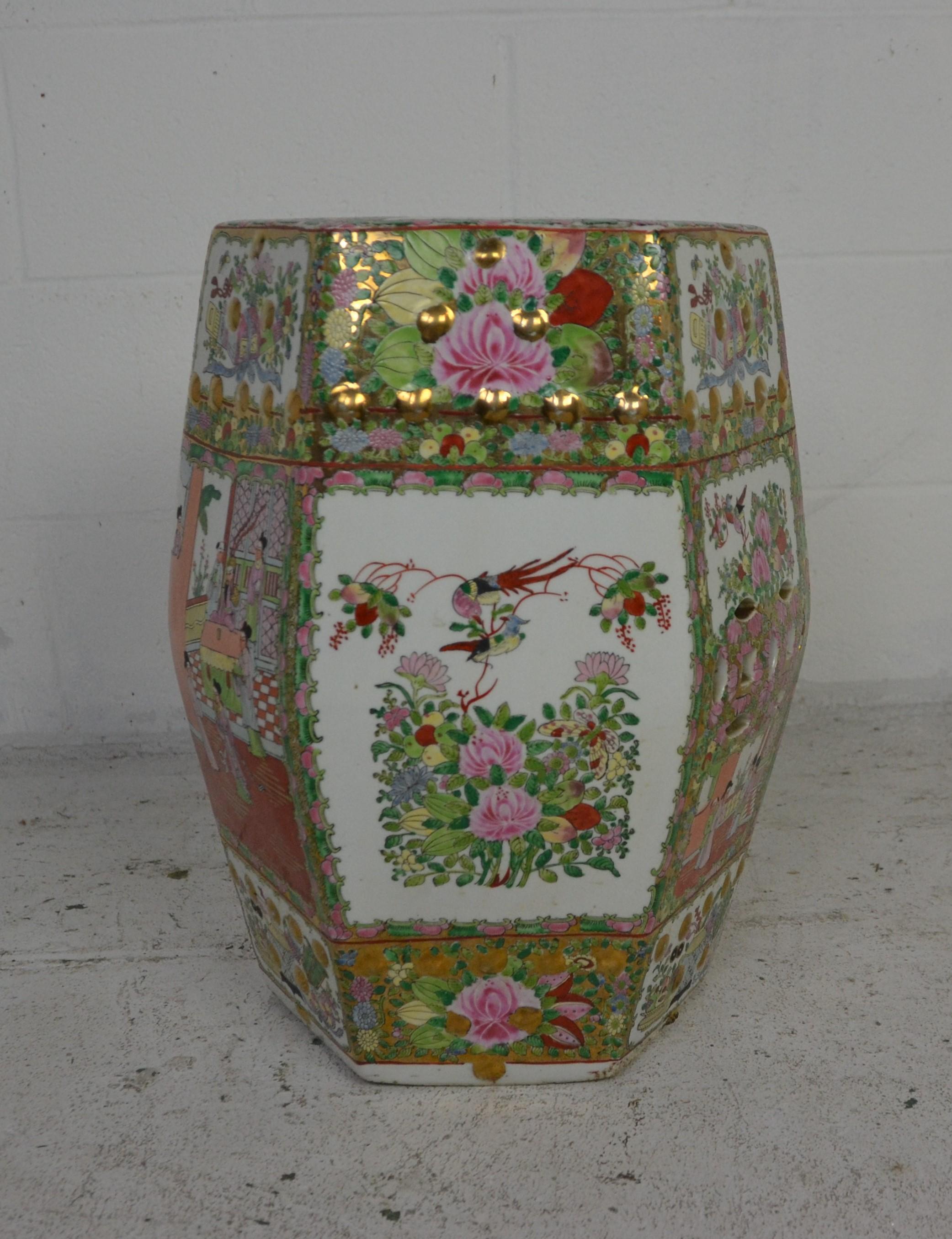 Chinese Famille Rose Medallion Garden Seat In Good Condition In Pomona, CA