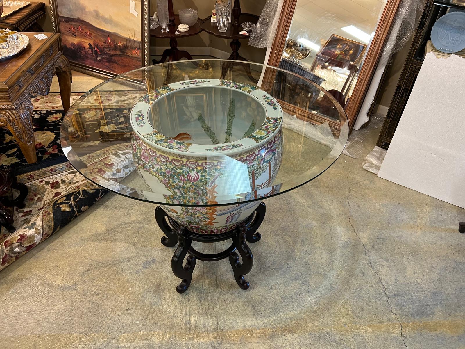 Table ronde en porcelaine famille rose chinoise vintage en vente 3