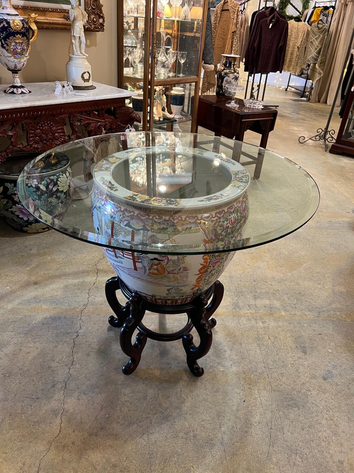 Chinois Table ronde en porcelaine famille rose chinoise vintage en vente