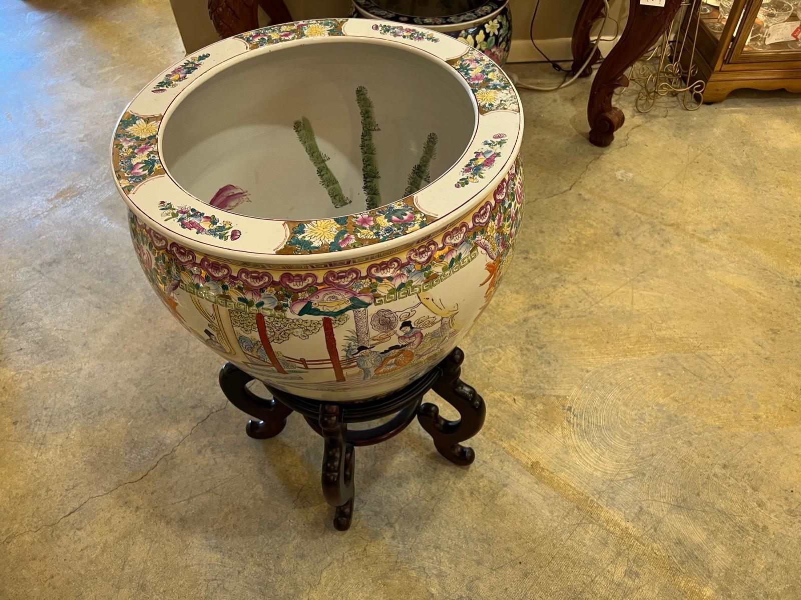 20ième siècle Table ronde en porcelaine famille rose chinoise vintage en vente