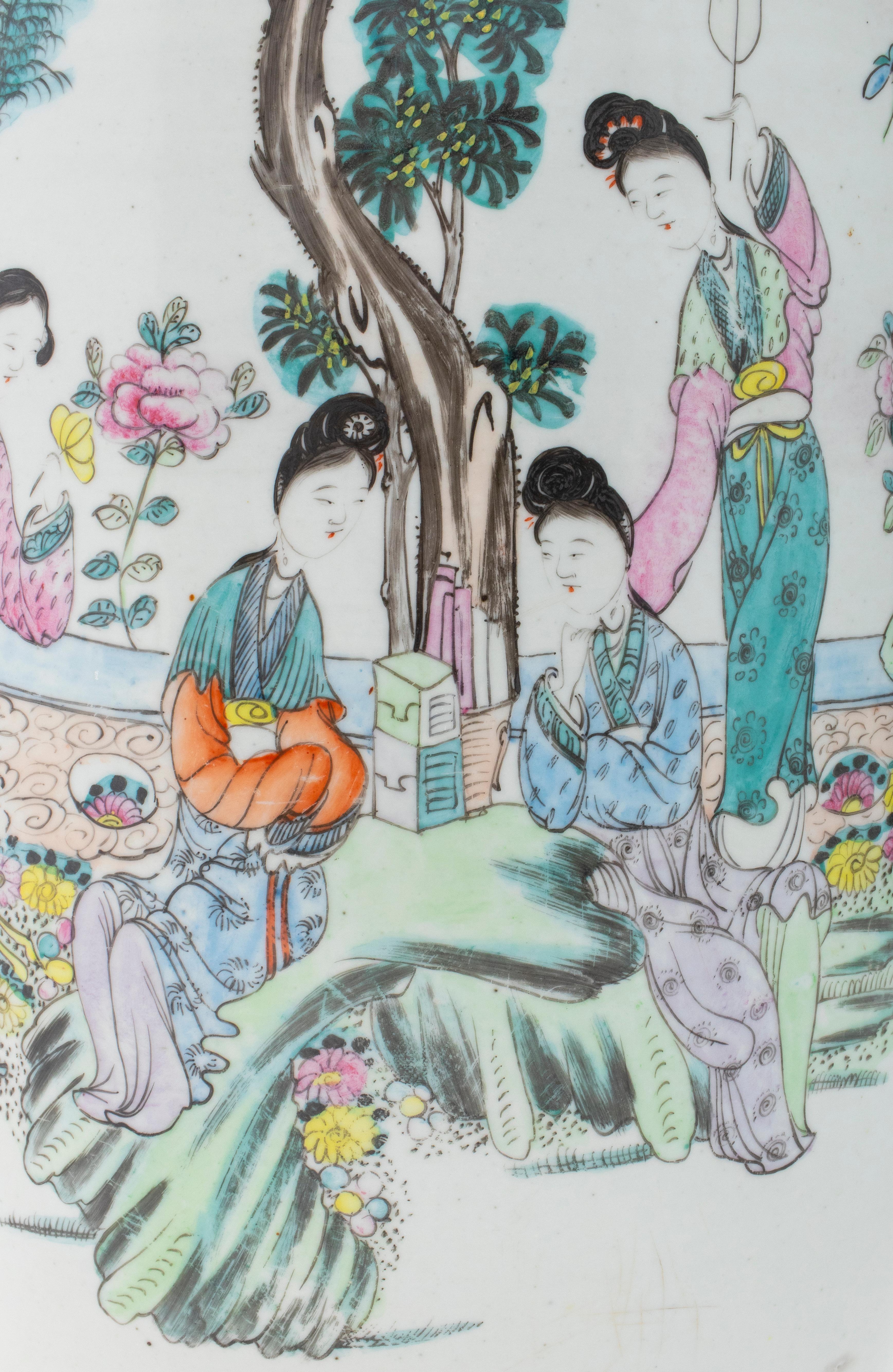 Porcelaine Vase balustre en porcelaine de la famille rose chinoise en vente