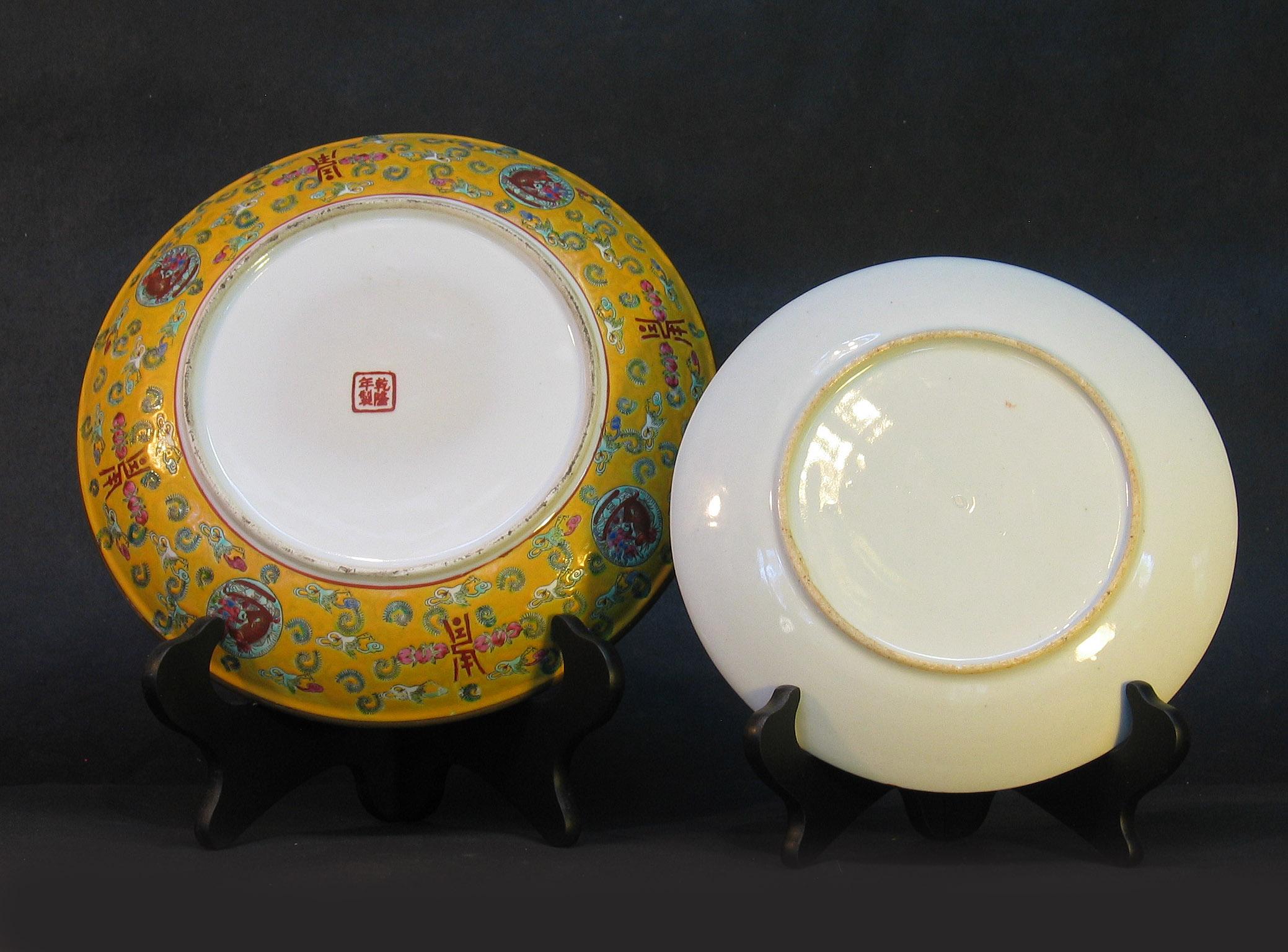 Exportation chinoise Assiette de présentation chinoise en porcelaine Famille Rose, 20e siècle en vente