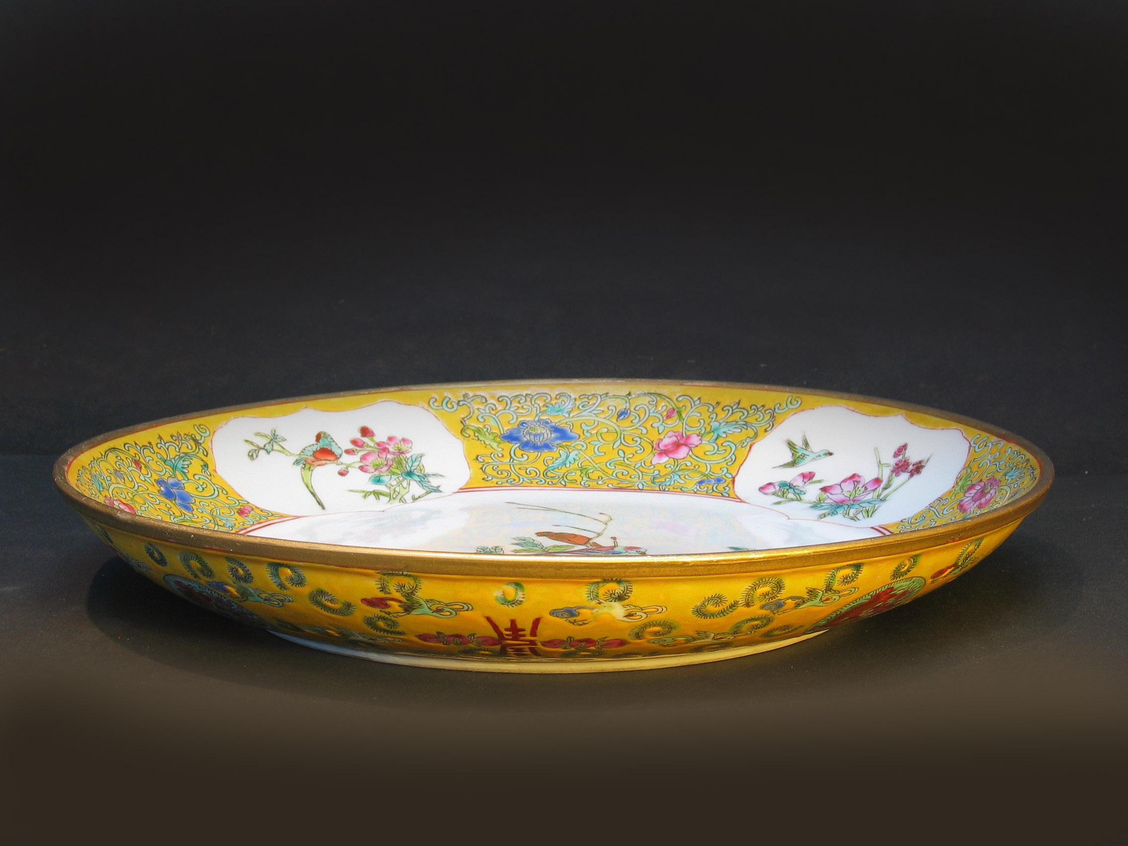 Chinese Famille Rose Porcelain Charger, 20th Century For Sale 1