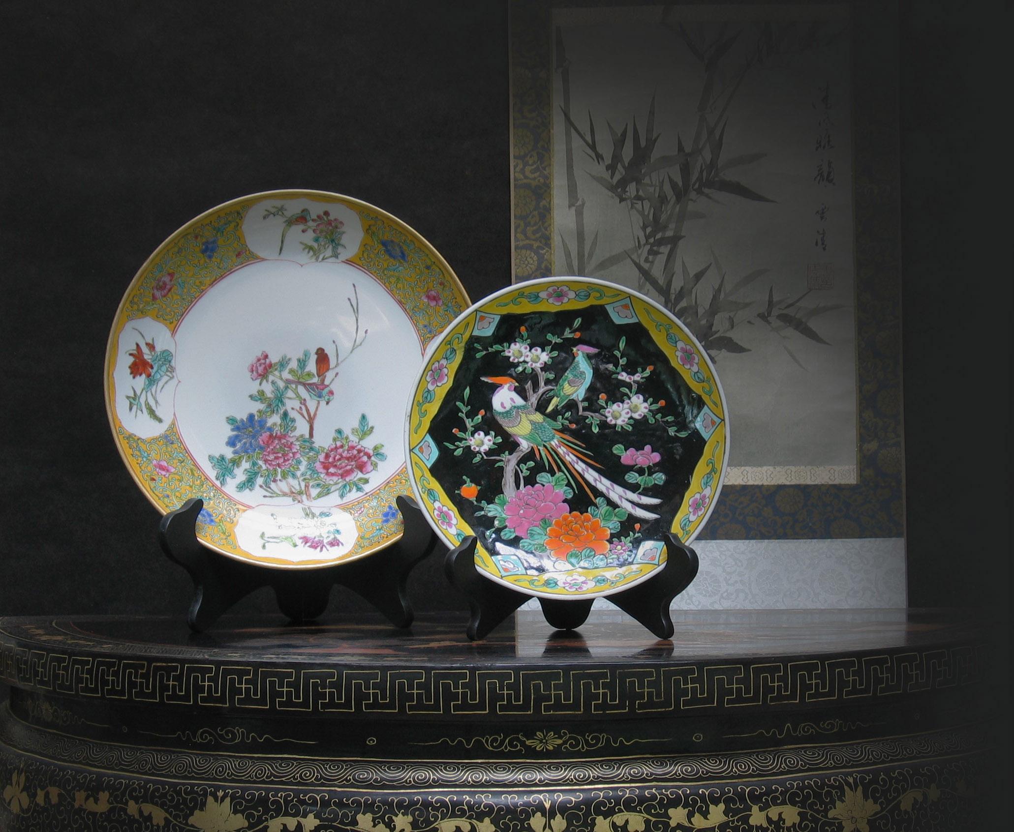 Porcelaine Assiette de présentation chinoise en porcelaine Famille Rose, 20e siècle en vente